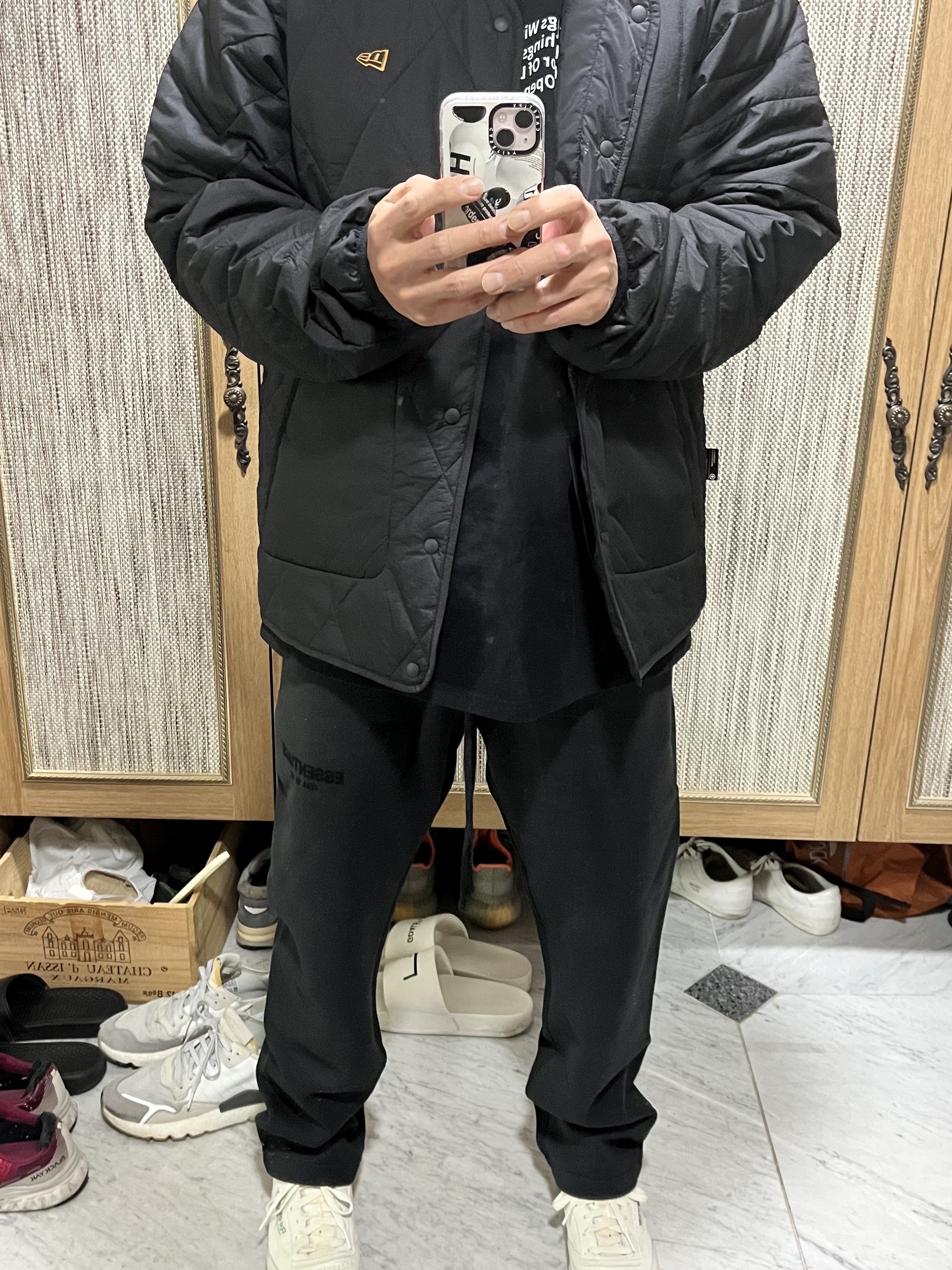 Essentials The Core Collection Relaxed Sweatpants Stretch Limo 착용 스타일