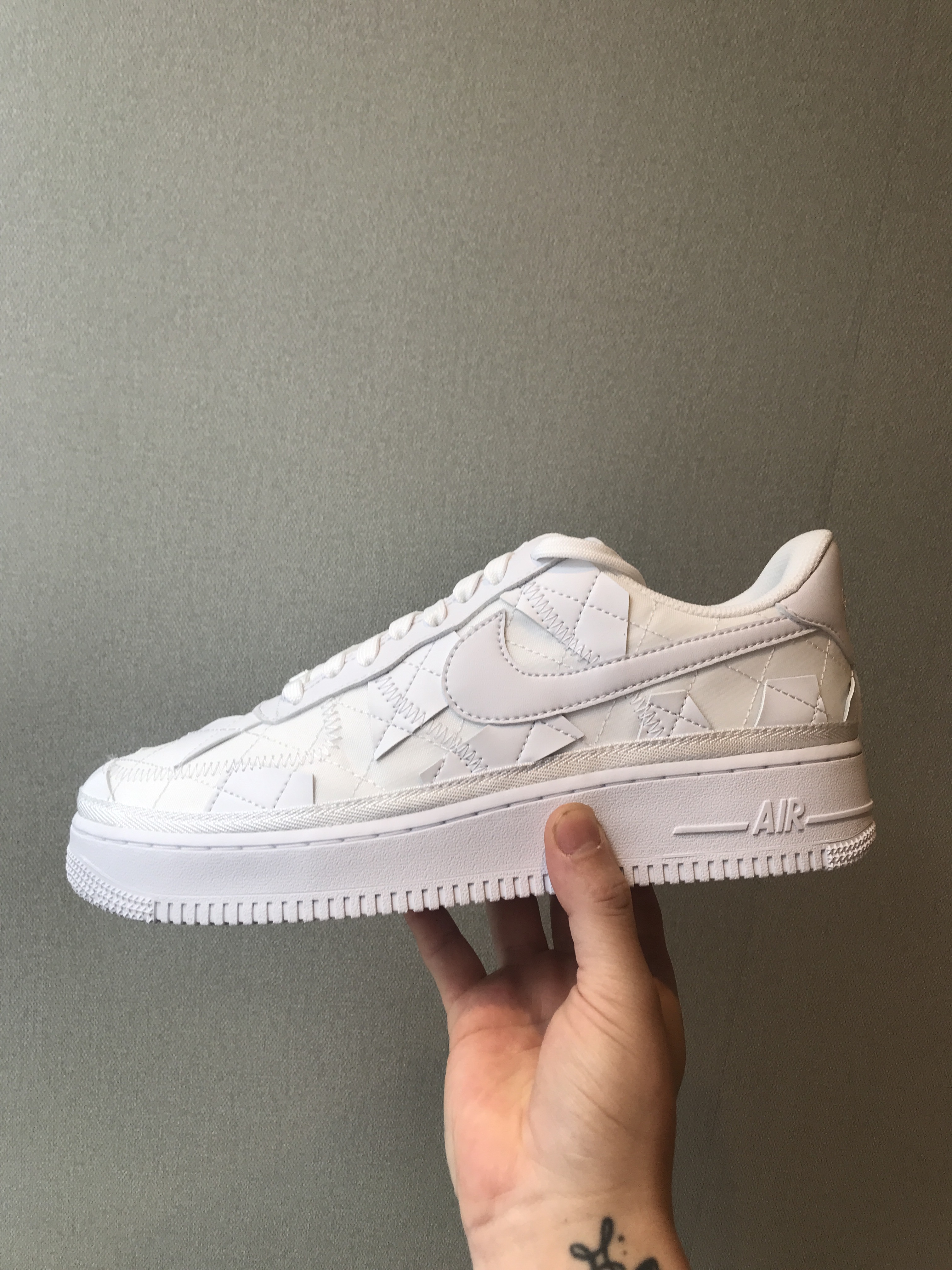 Nike x Billie Eilish Air Force 1 Low SP Triple White 착용 스타일 - 1