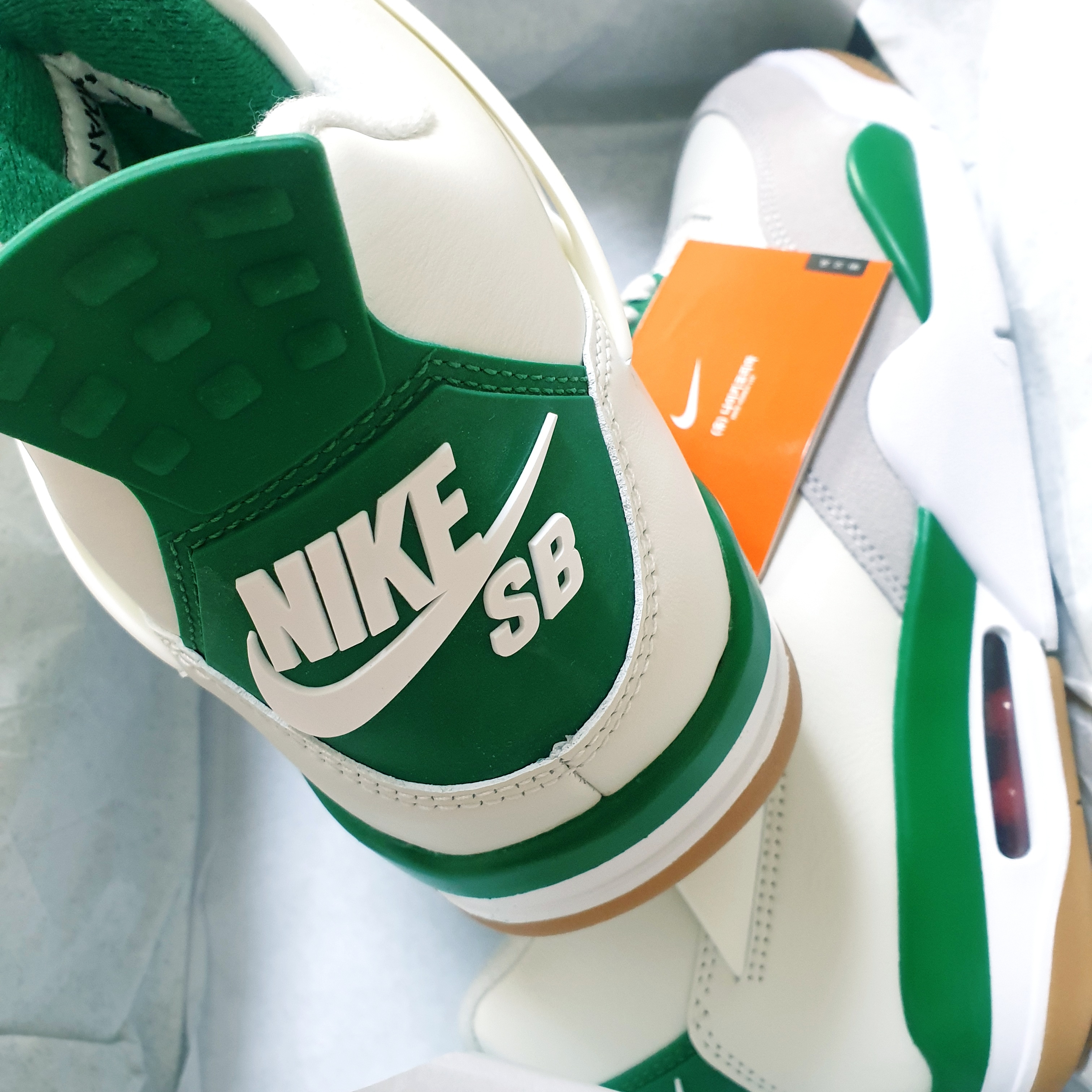 Jordan 4 x Nike SB Retro SP Pine Green 착용 스타일 - 5
