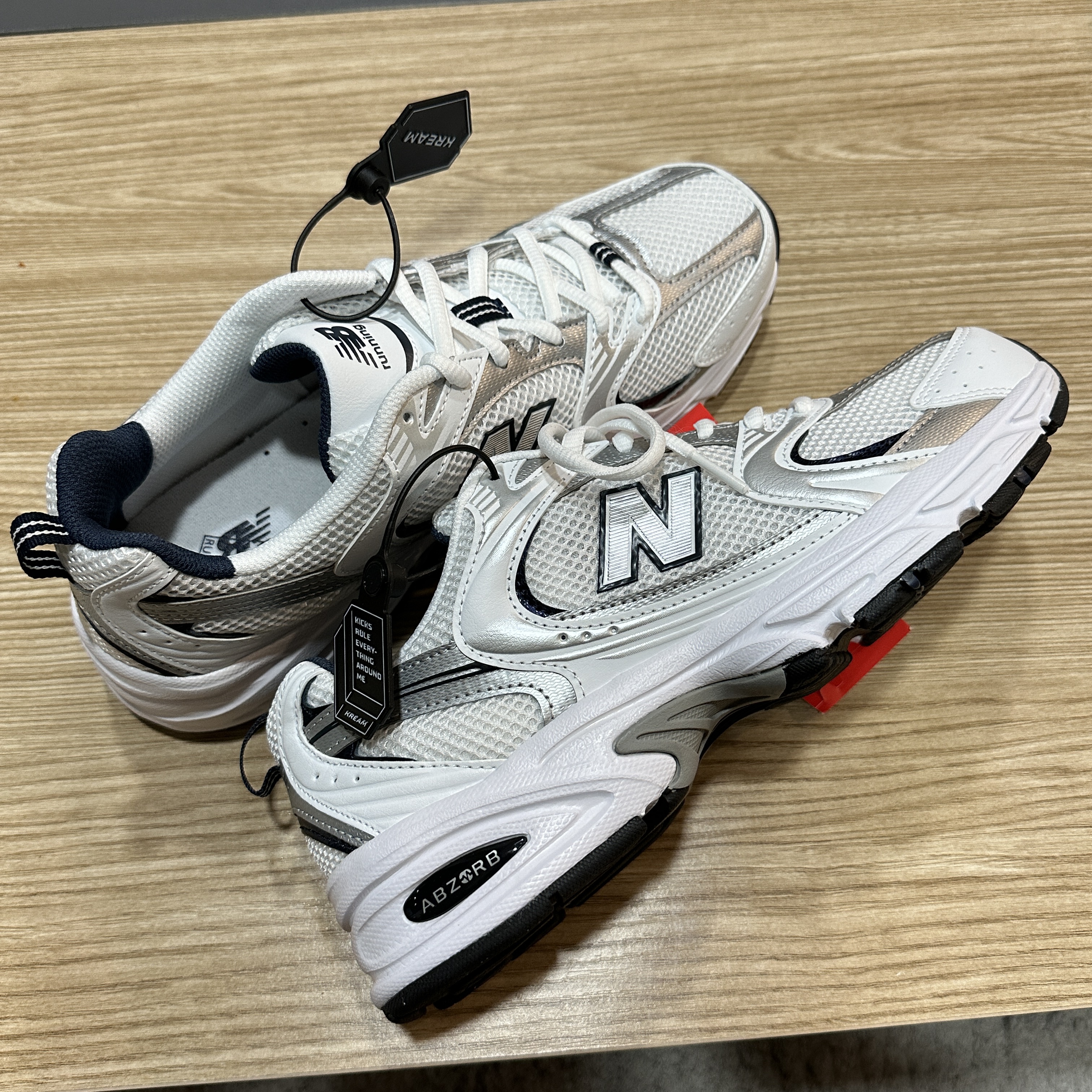 New Balance 530 White 착용 스타일 - 2