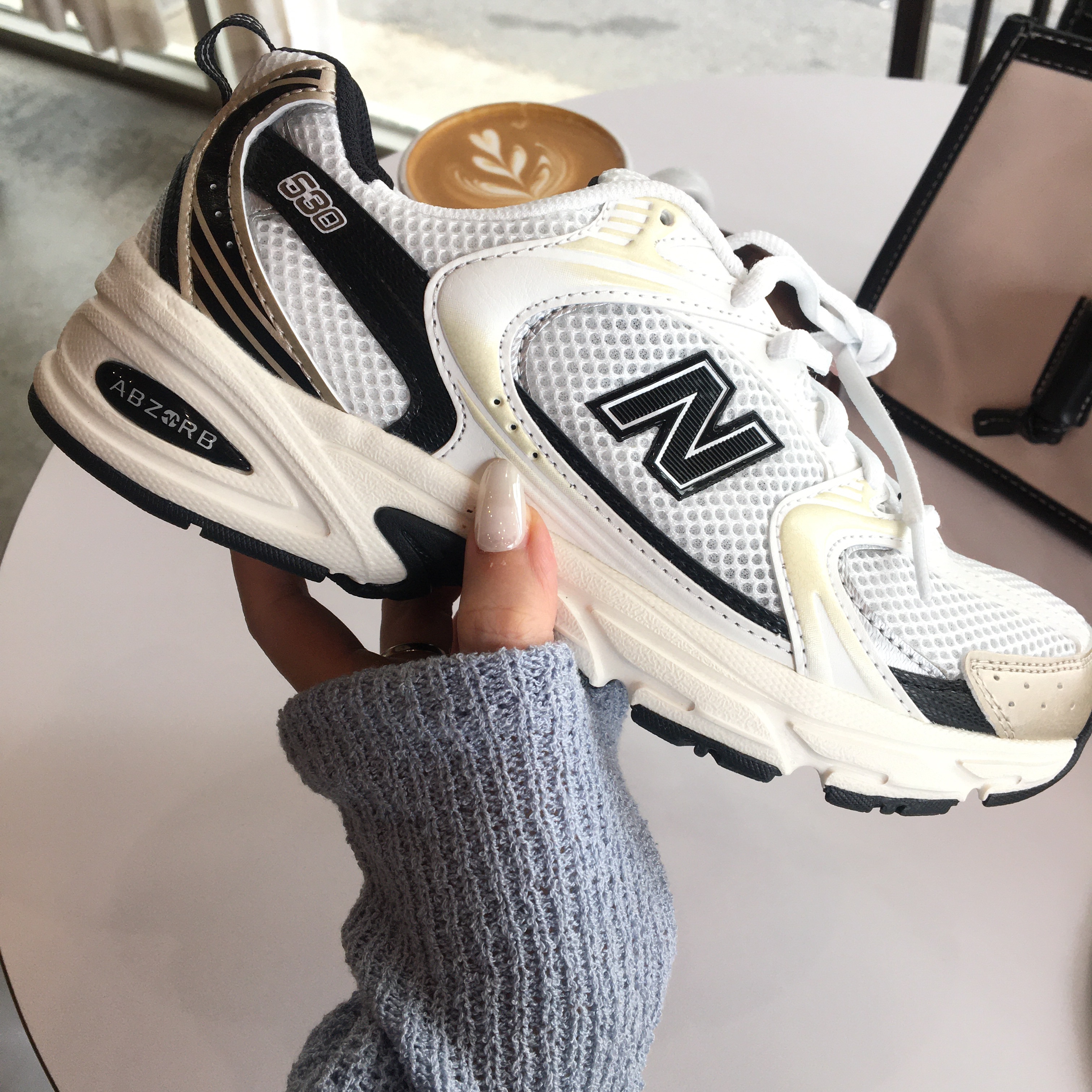 New Balance 530 White Gold 착용 스타일 - 4