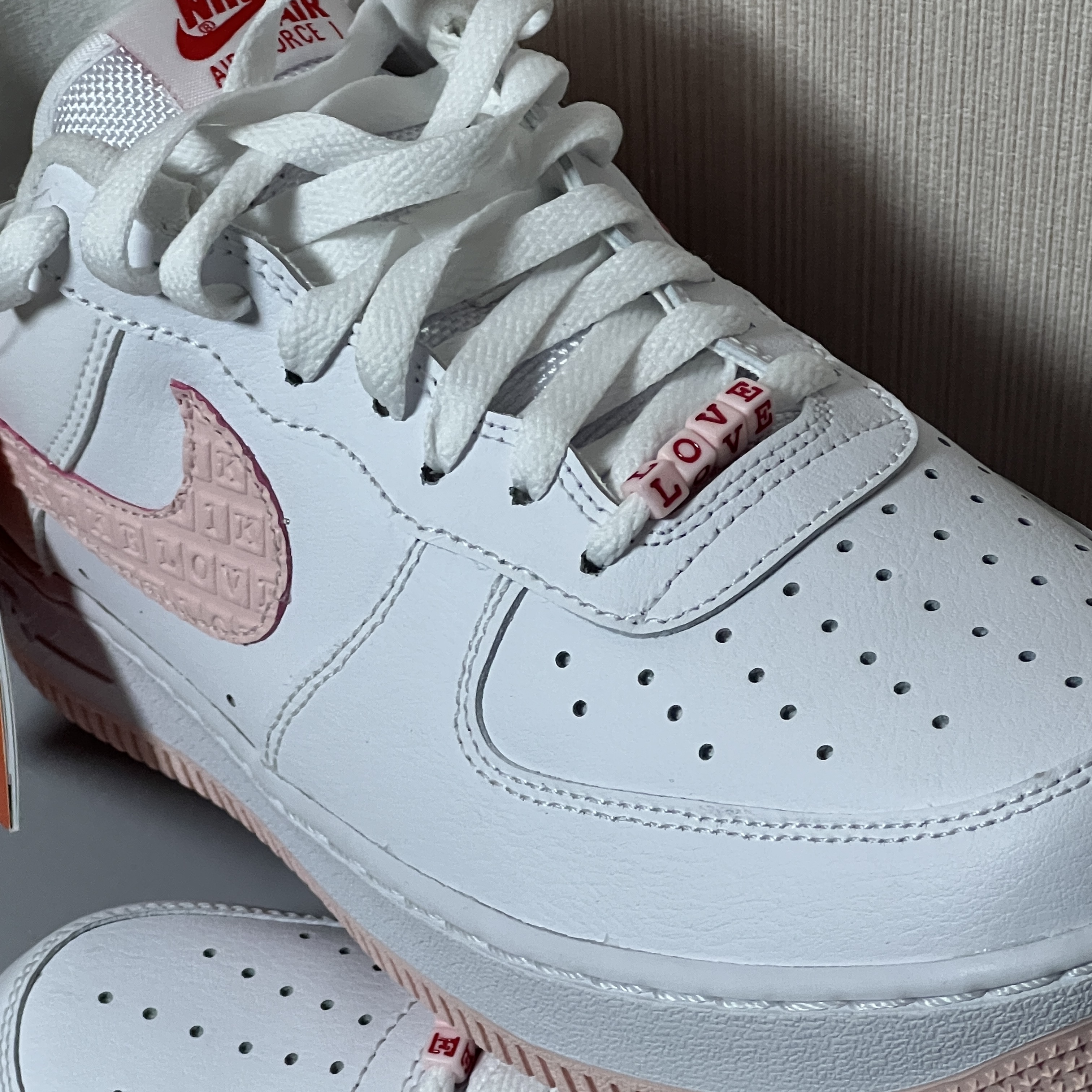 Nike Air Force 1 '07 Valentine's Day 2022 착용 스타일 - 2