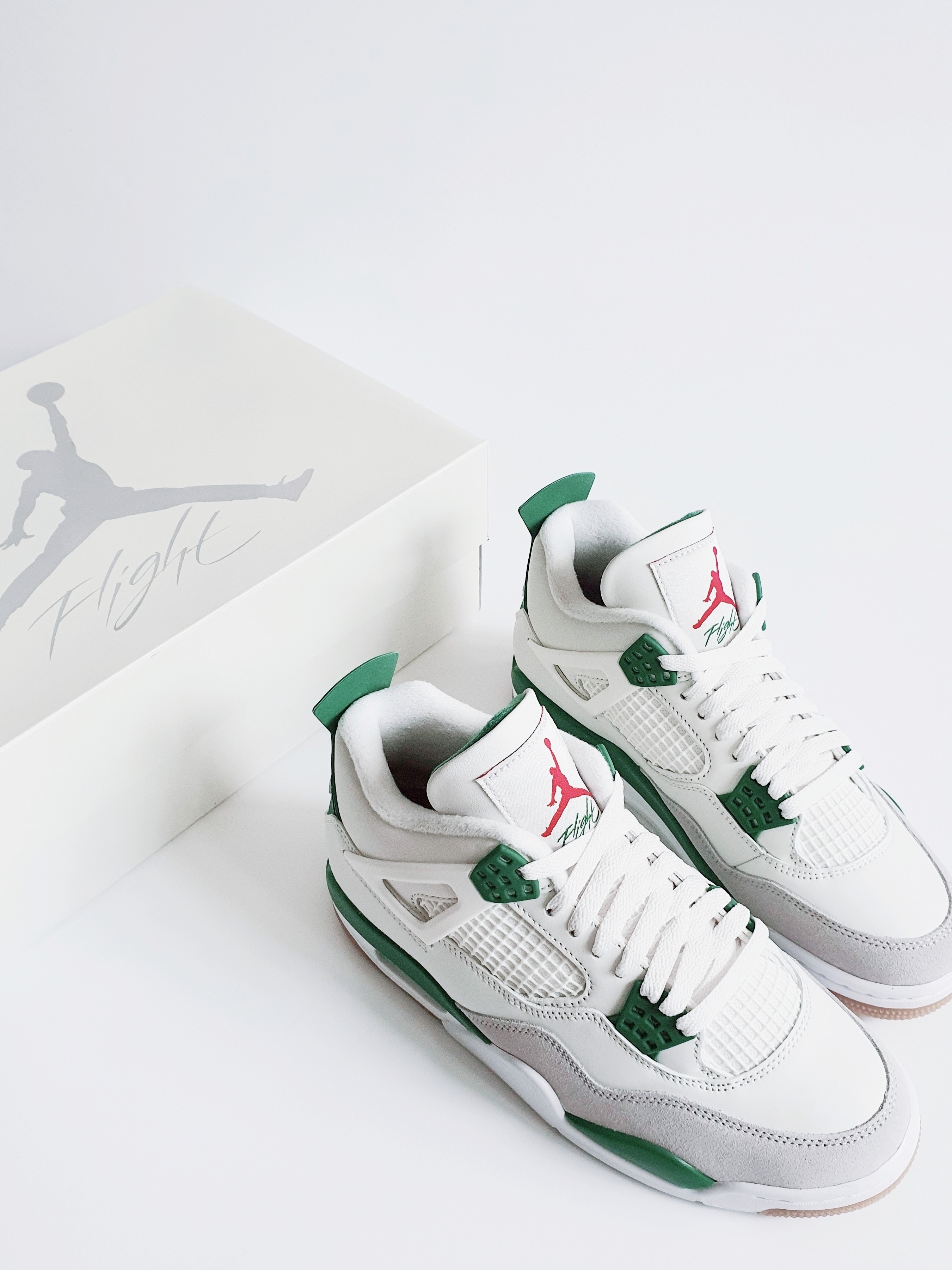 Jordan 4 x Nike SB Retro SP Pine Green 착용 스타일