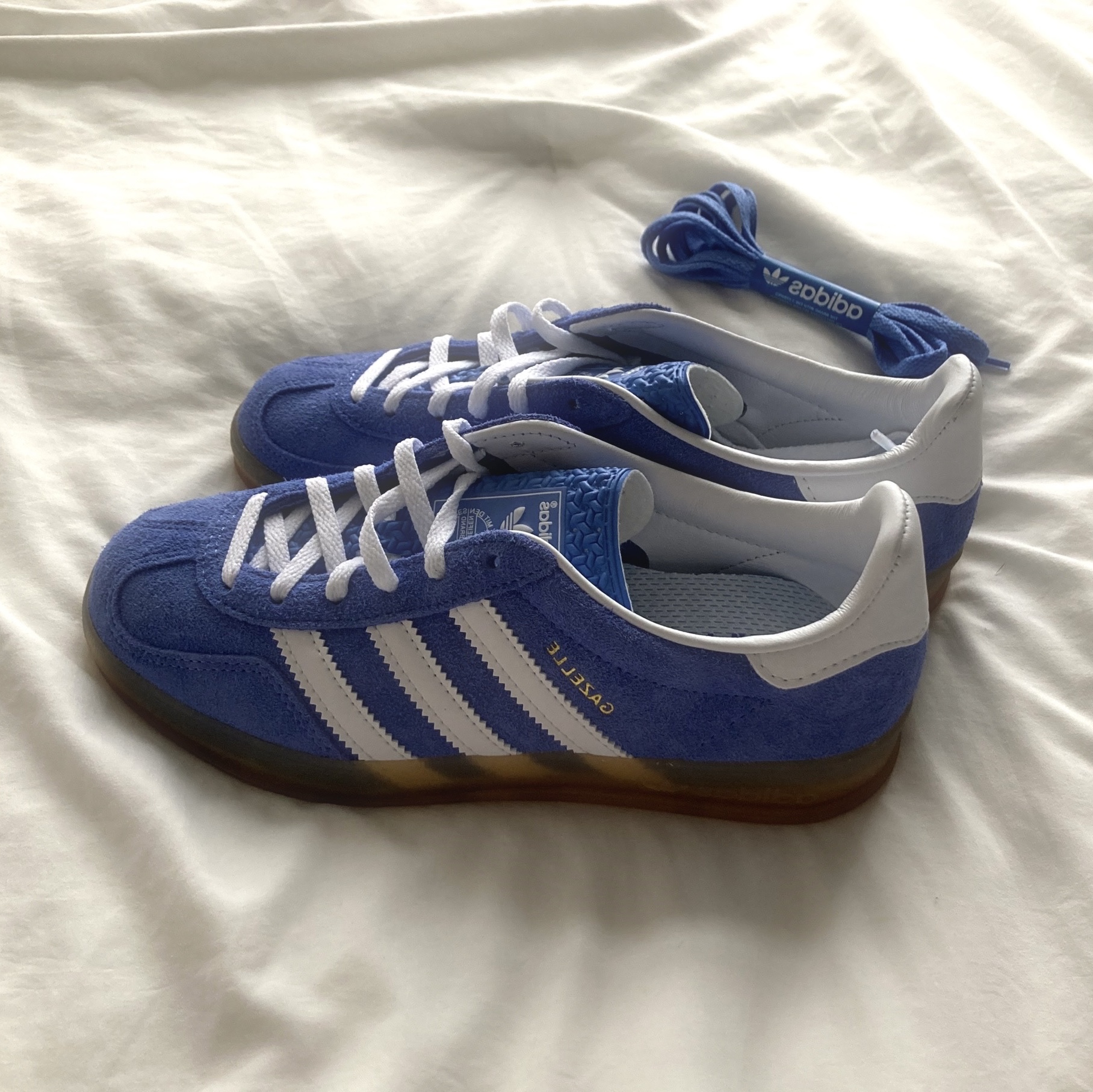 (W) Adidas Gazelle Indoor Blue Fusion Cloud White 착용 스타일 - 2