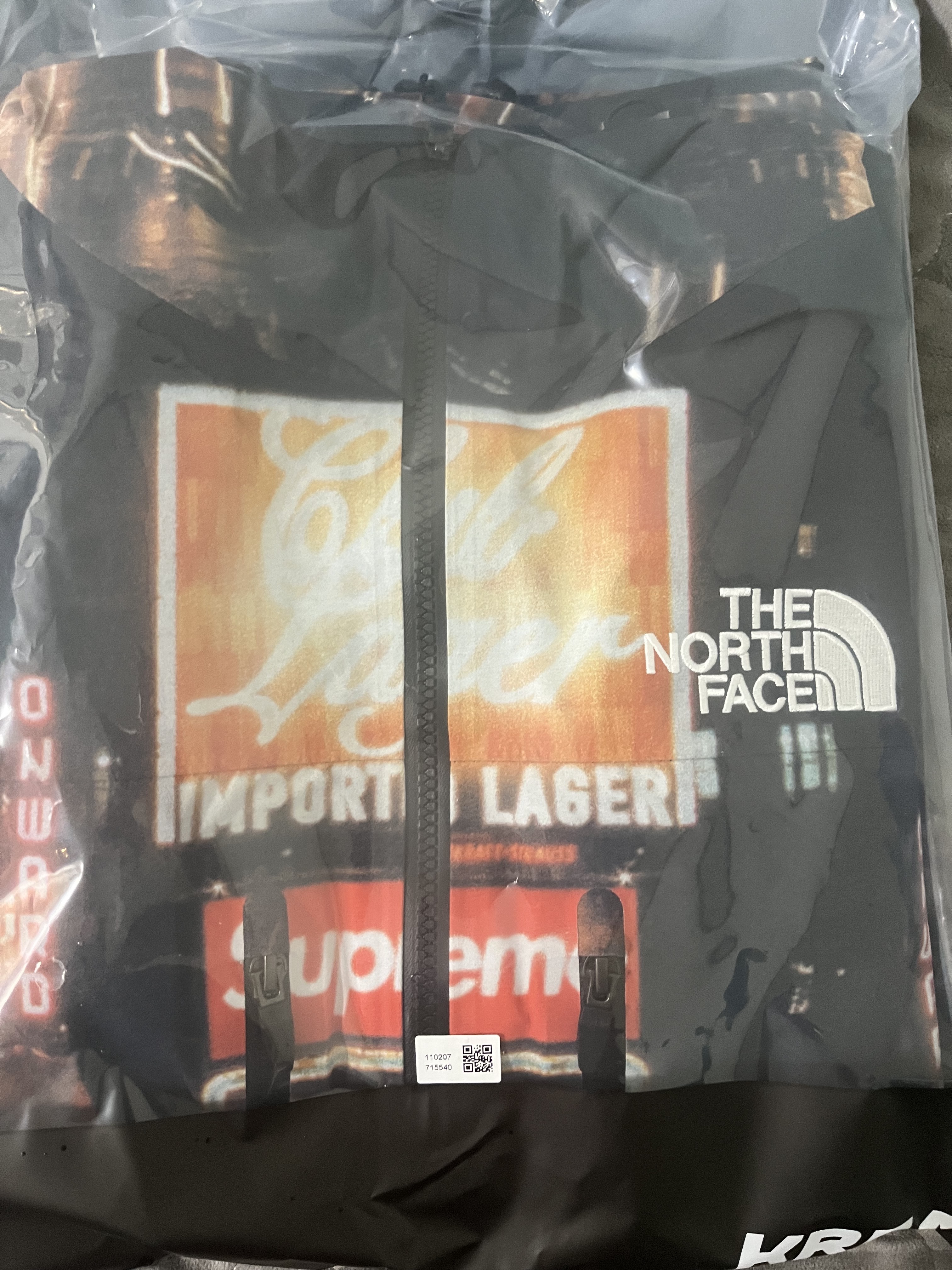 Supreme x The North Face Taped Seam Shell Jacket Times Square - 22FW 착용 스타일
