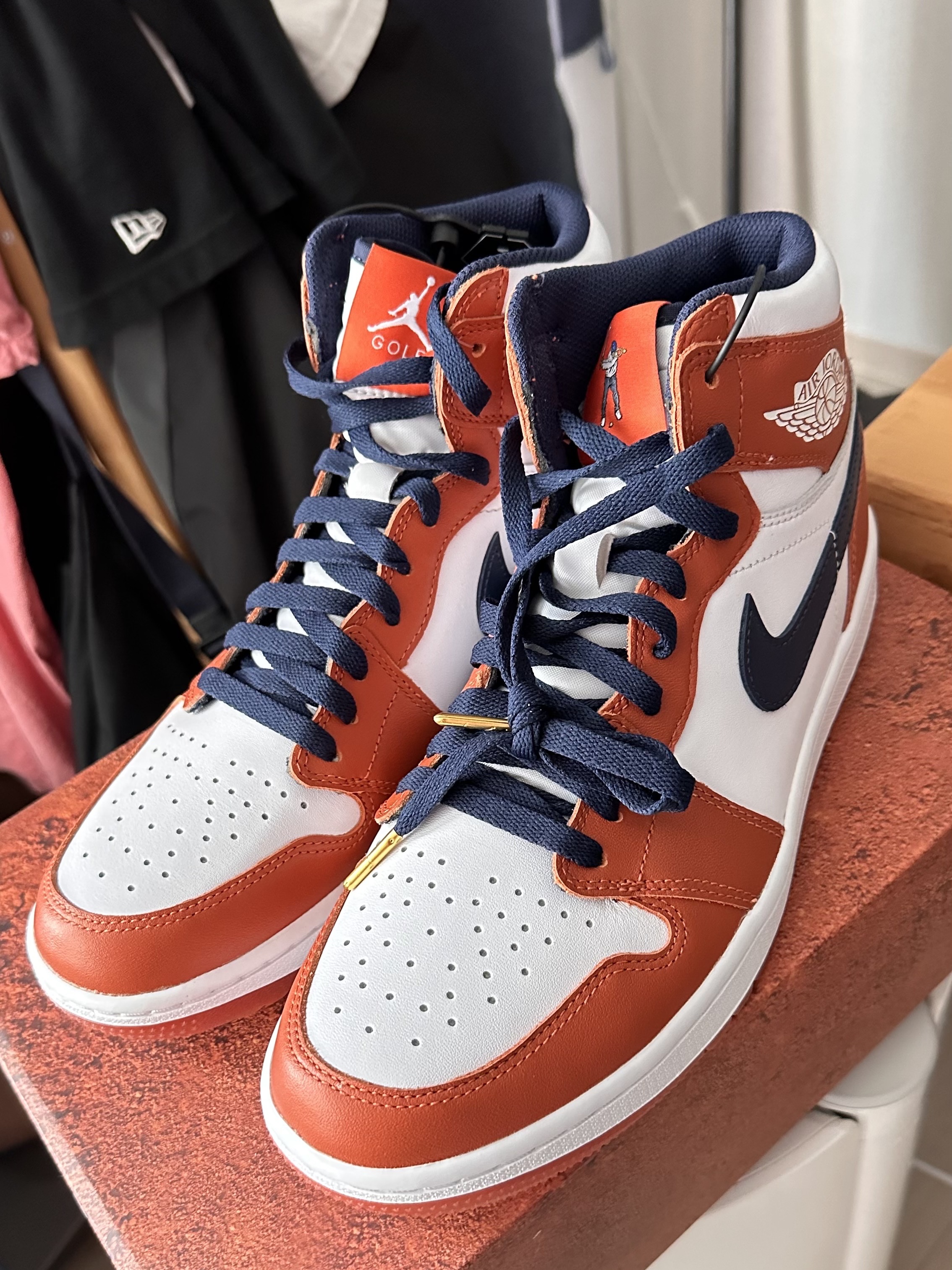 Jordan 1 x Eastside Golf High Golf Burnt Sunrise White 착용 스타일