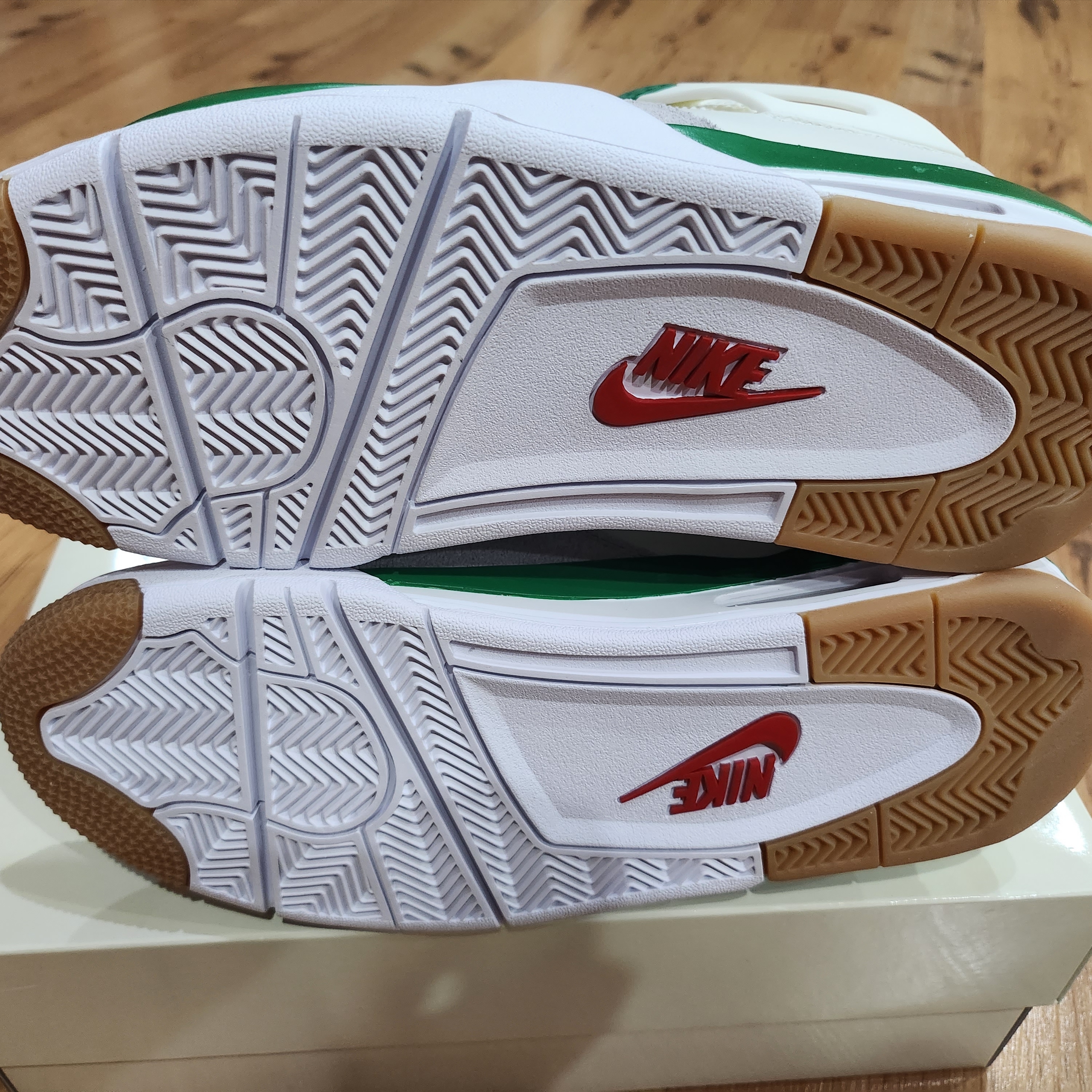 Jordan 4 x Nike SB Retro SP Pine Green 착용 스타일 - 3
