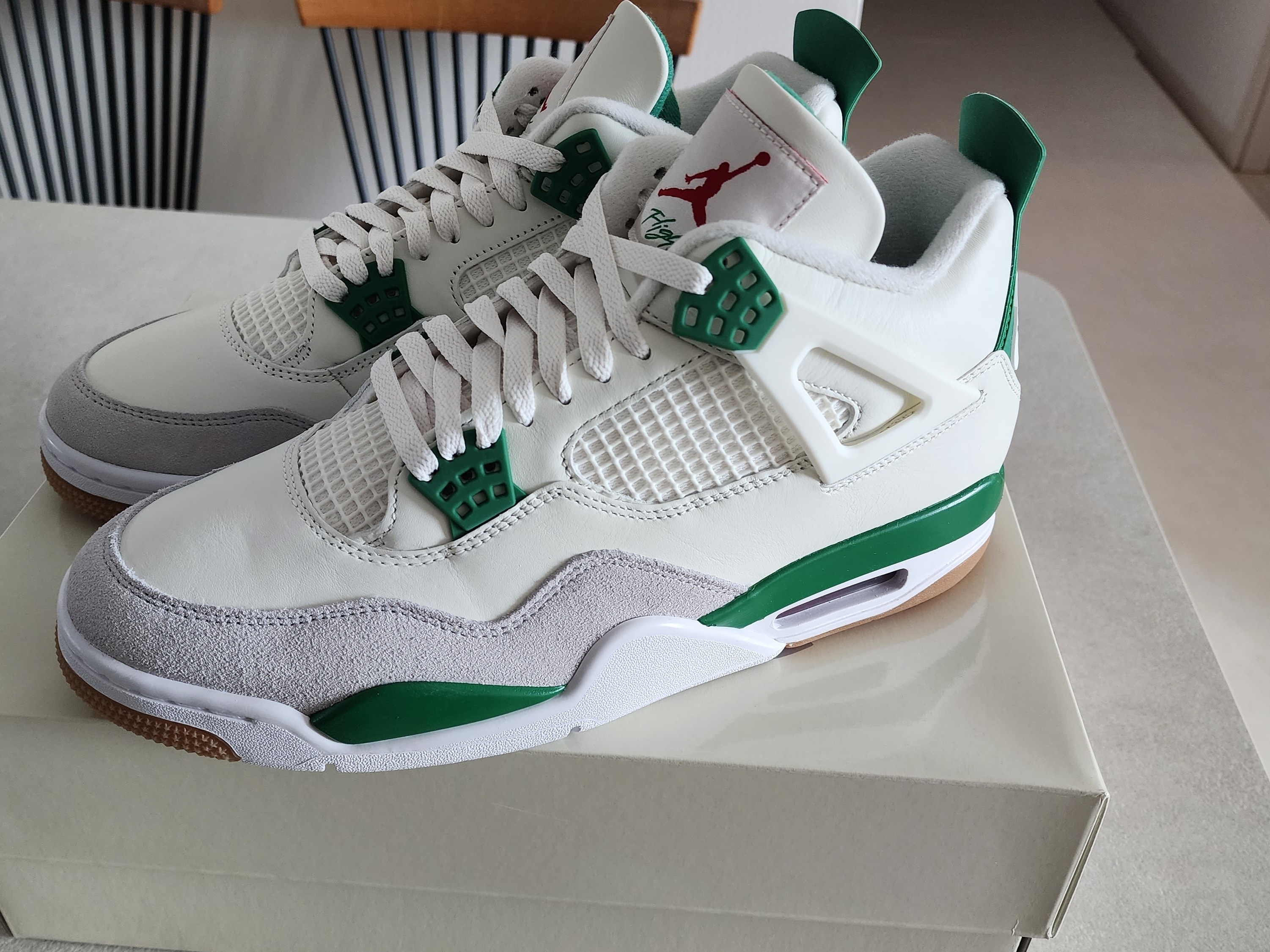 Jordan 4 x Nike SB Retro SP Pine Green 착용 스타일 - 1