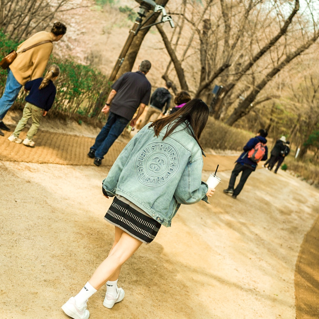 Stussy x Levi's Embossed Trucker Jacket Indigo, Adidas x White Mountaineering Stan Smith CF Night Cargo 착용 스타일 - 4