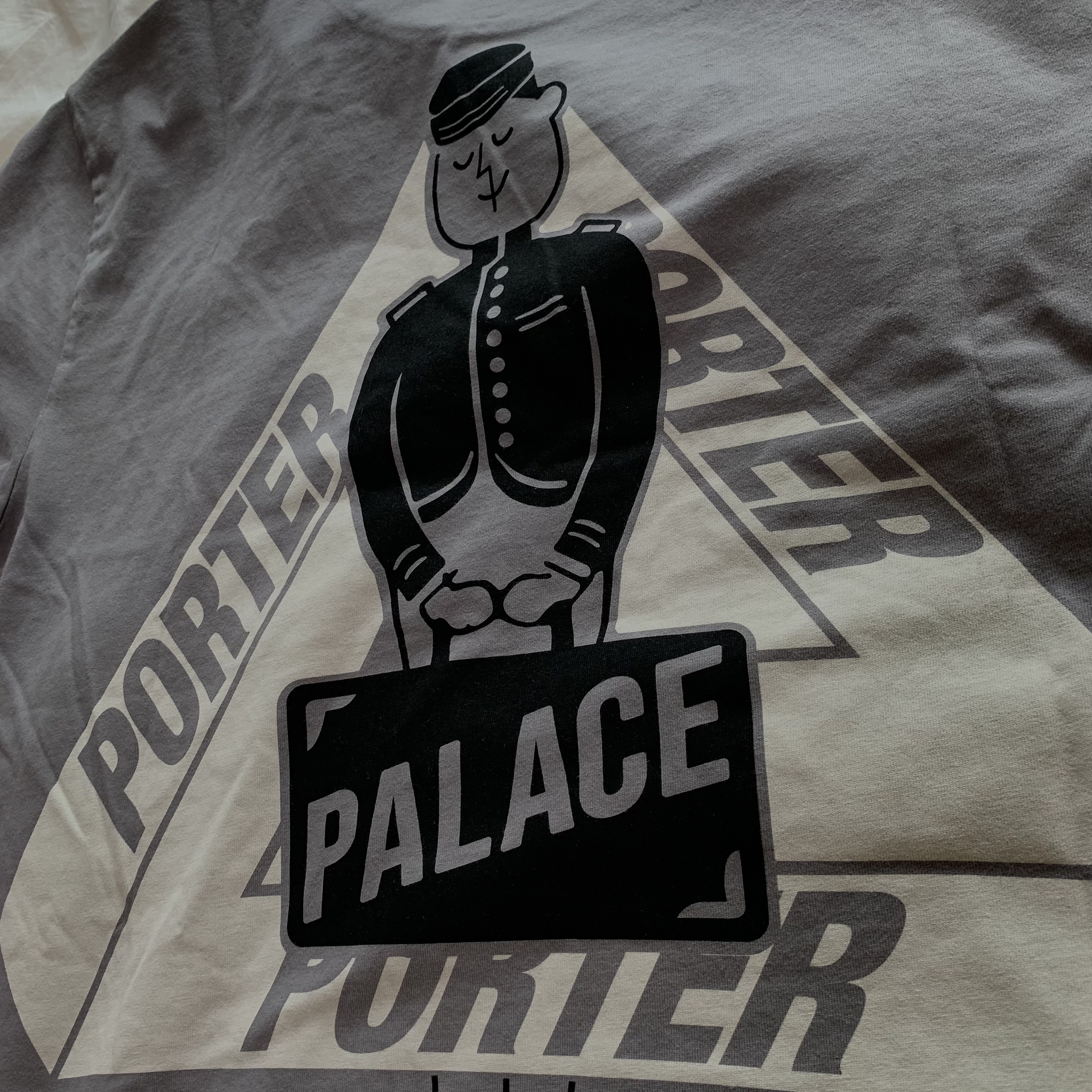 Palace x Porter Tri-Ferg Bell Boy T-Shirt Gray 착용 스타일