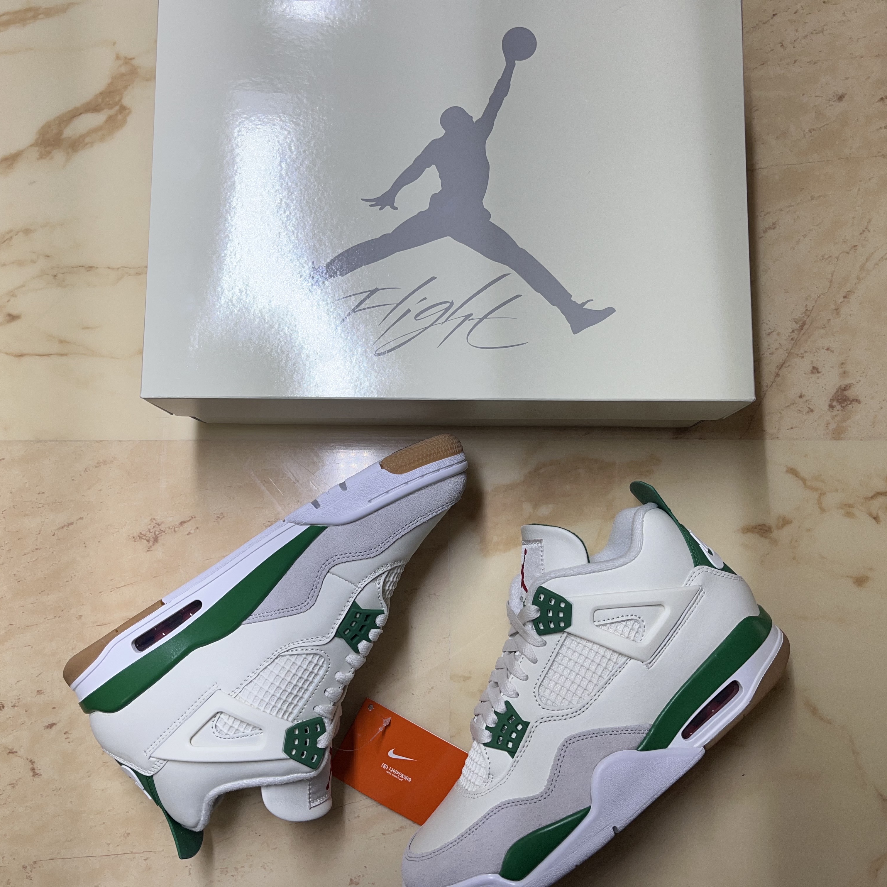 Jordan 4 x Nike SB Retro SP Pine Green 착용 스타일 - 5