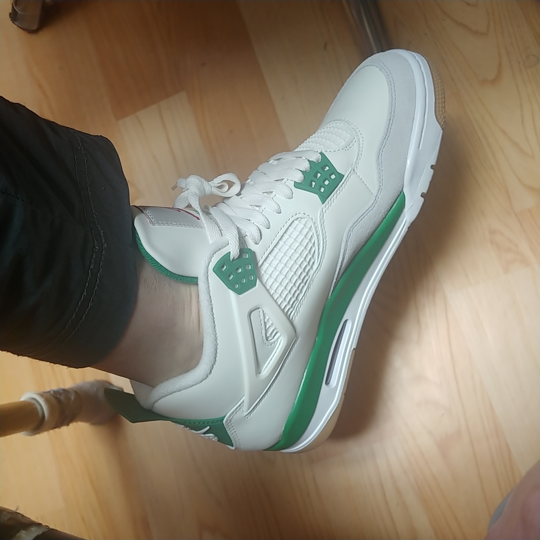 Jordan 4 x Nike SB Retro SP Pine Green 착용 스타일 - 1
