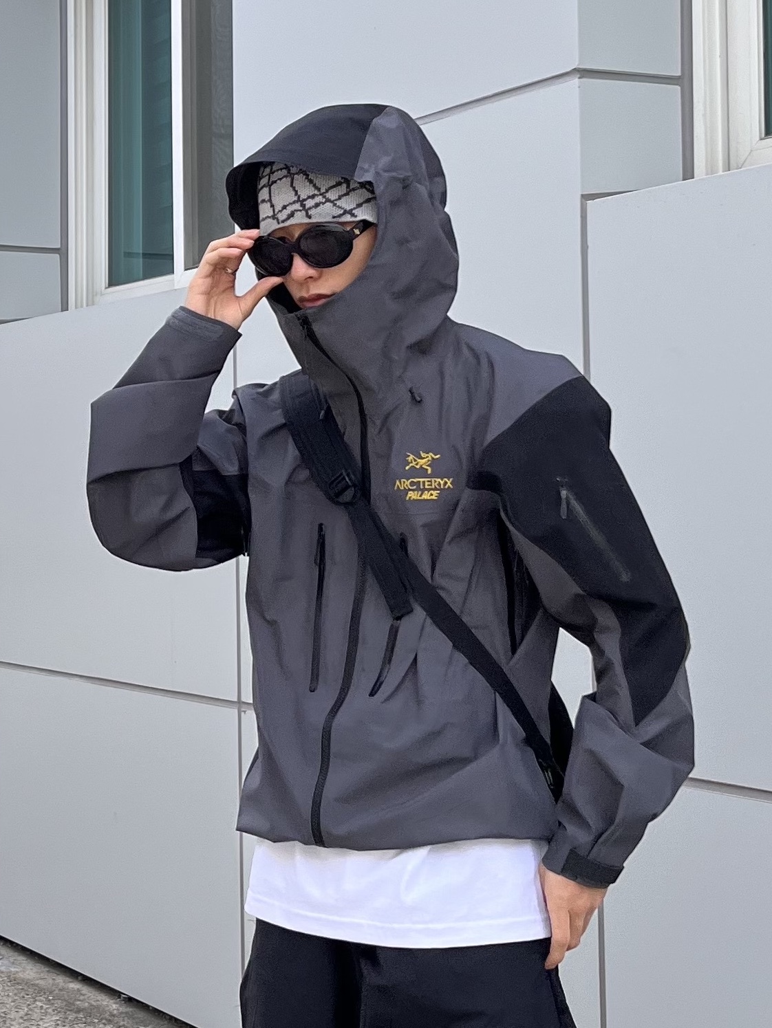 Palace x Arc'teryx Alpha SV Jacket Grey - 20FW, Asics x Andersson Bell Gel-1090 Black Silver 착용 스타일 - 3