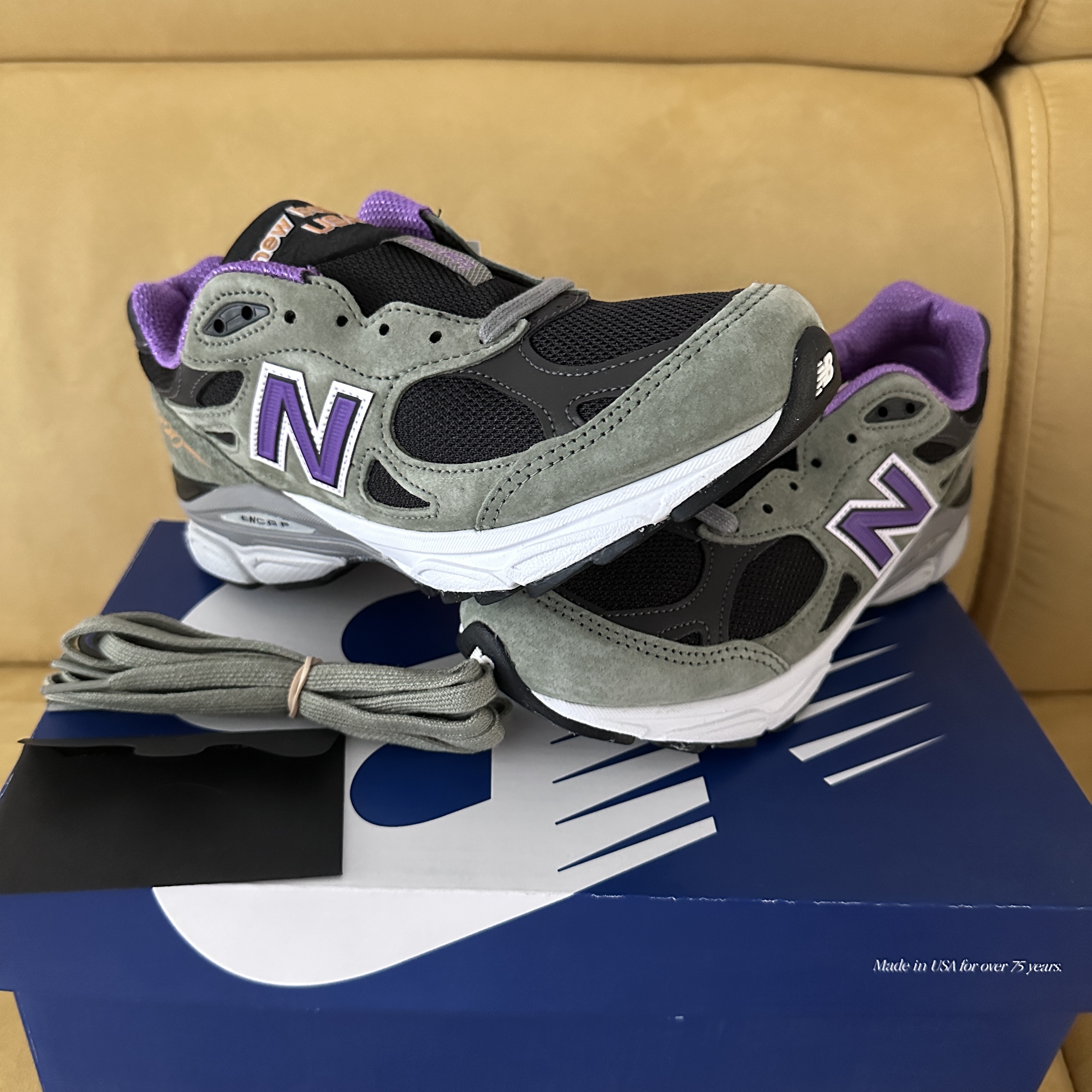 New Balance 990v3 Made in USA Olive Leaf Black 착용 스타일 - 2