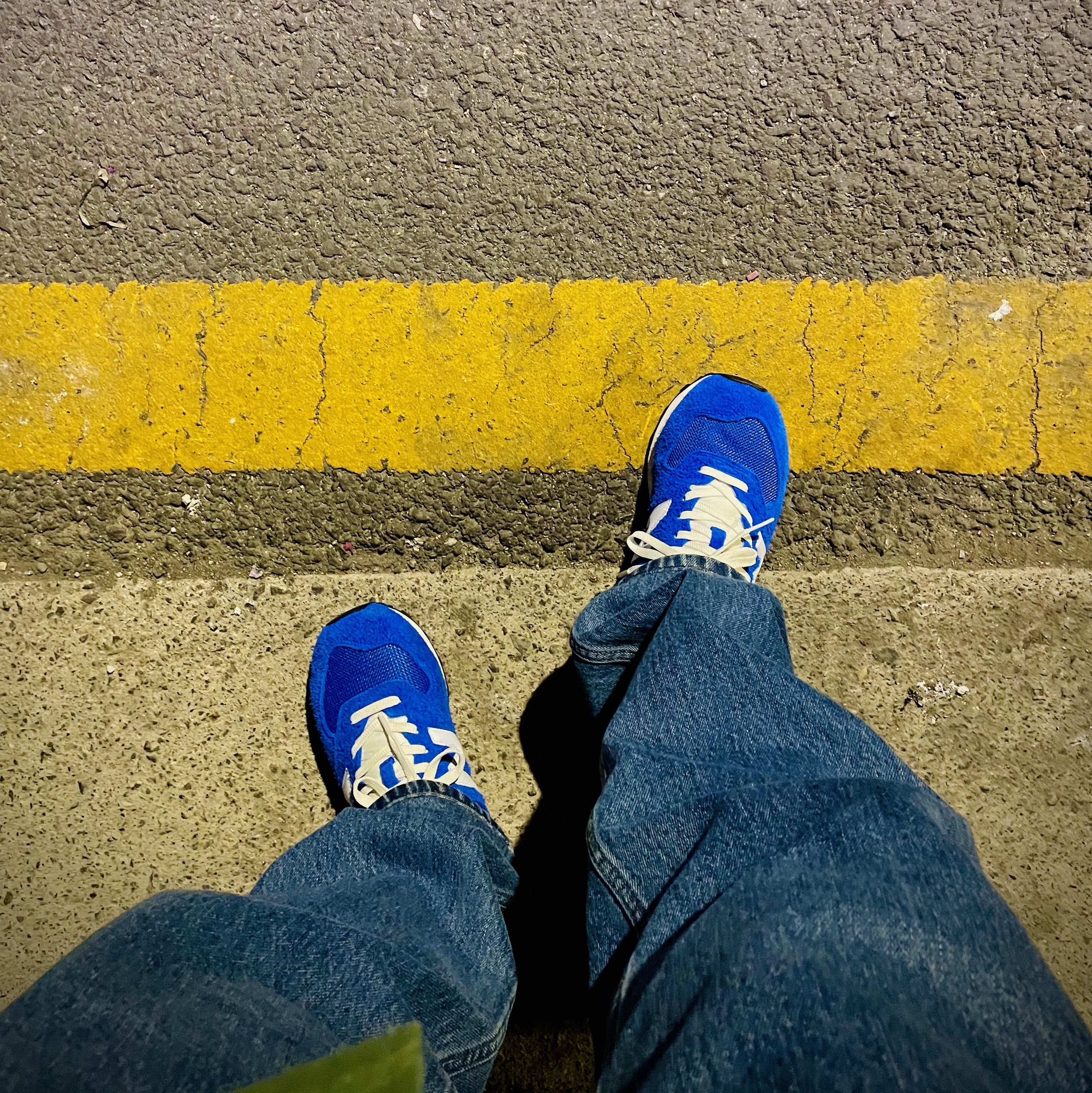 New Balance 574 Heritage Blue White 착용 스타일