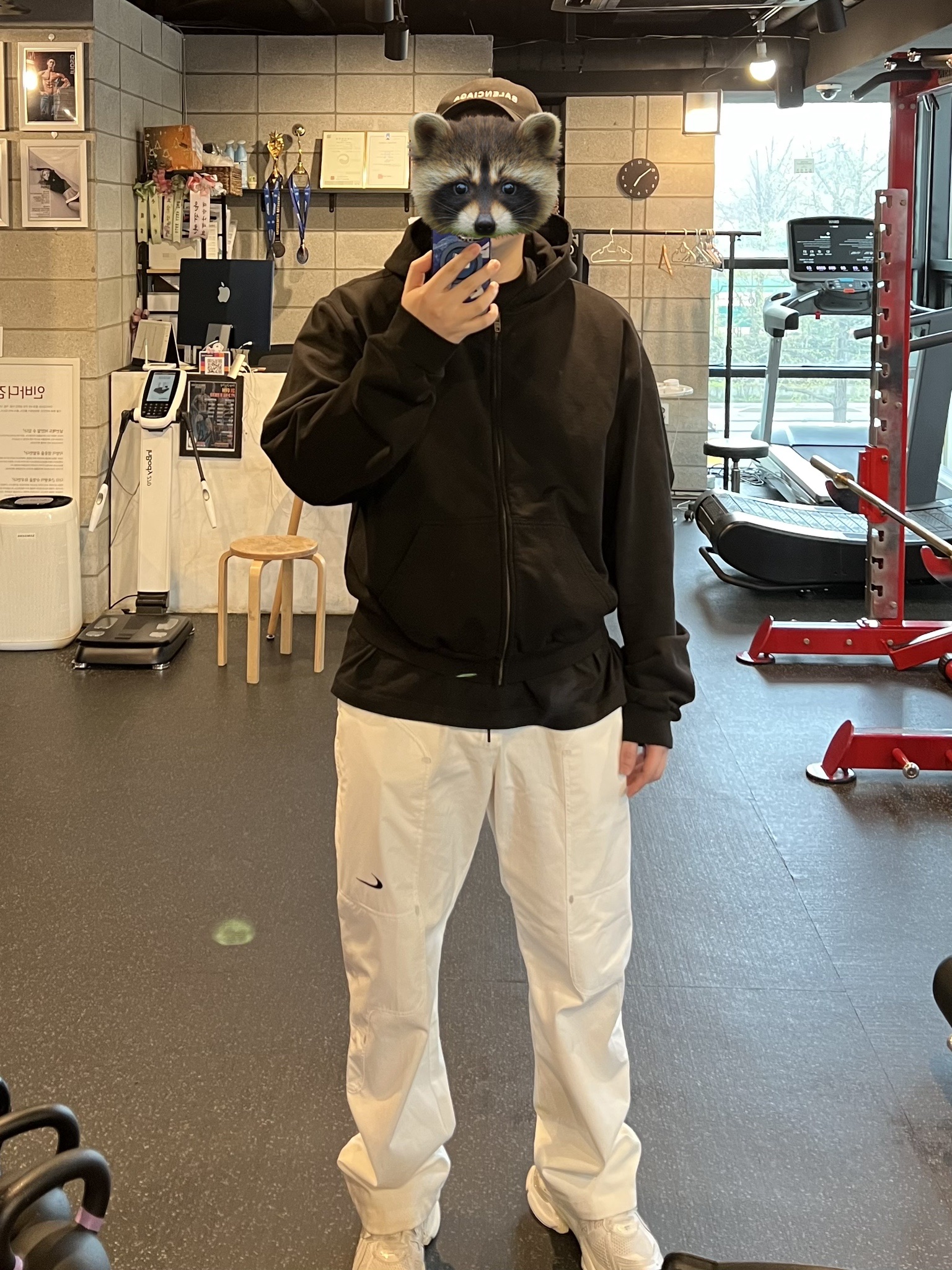 Nike x Off-White NRG Pants White, Balenciaga Runner Sneakers White 착용 스타일