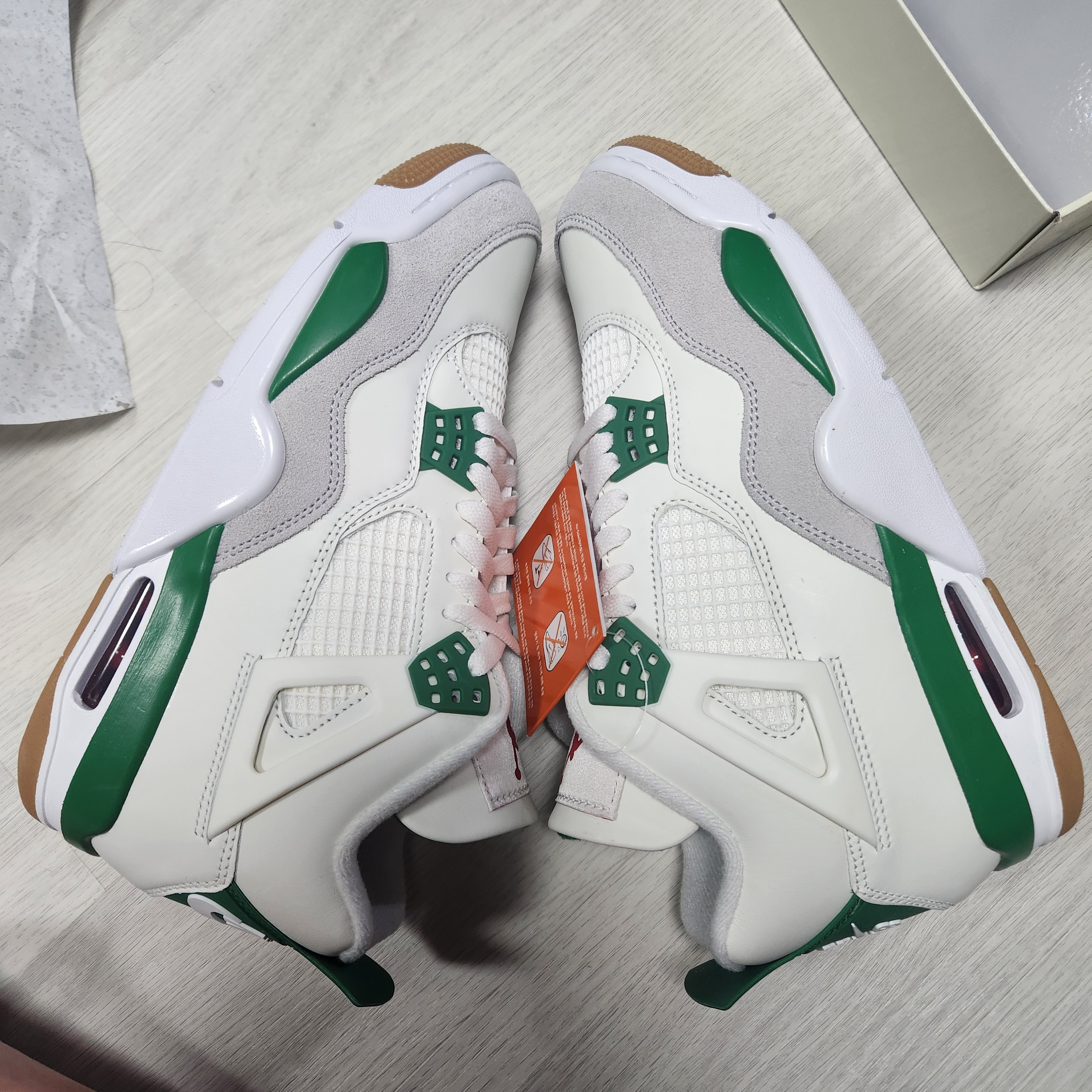Jordan 4 x Nike SB Retro SP Pine Green 착용 스타일 - 2
