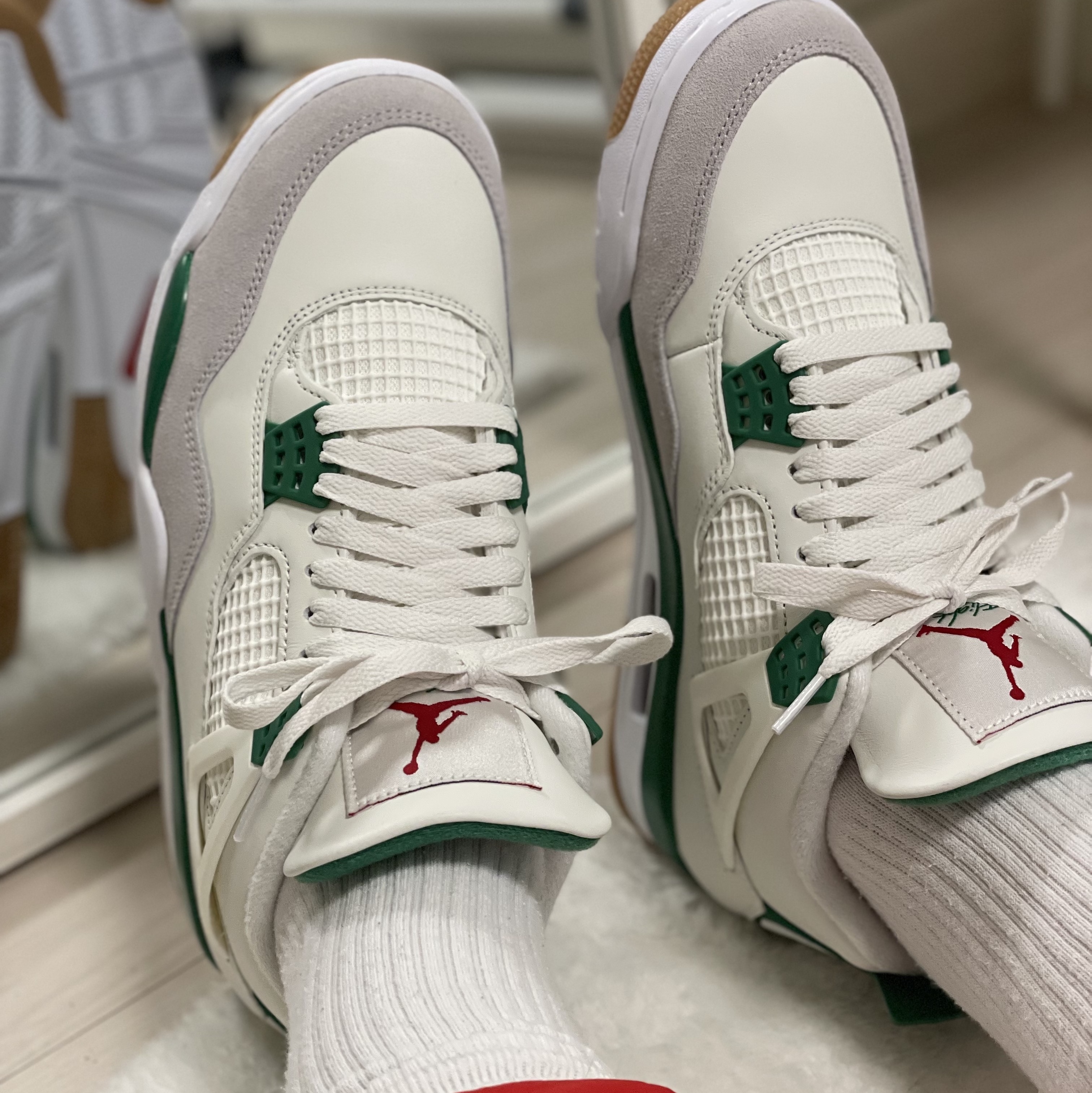 Jordan 4 x Nike SB Retro SP Pine Green 착용 스타일 - 5