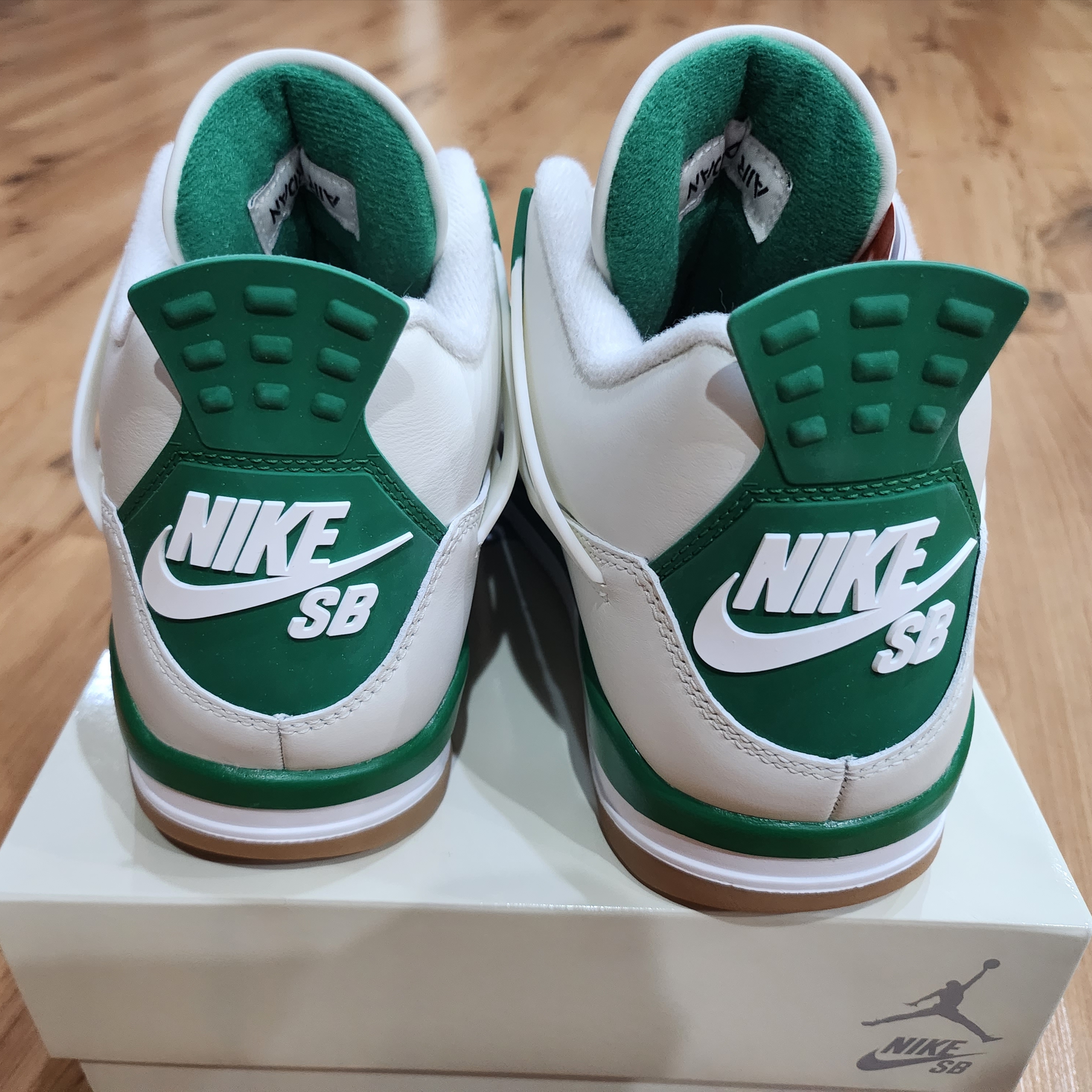 Jordan 4 x Nike SB Retro SP Pine Green 착용 스타일 - 2