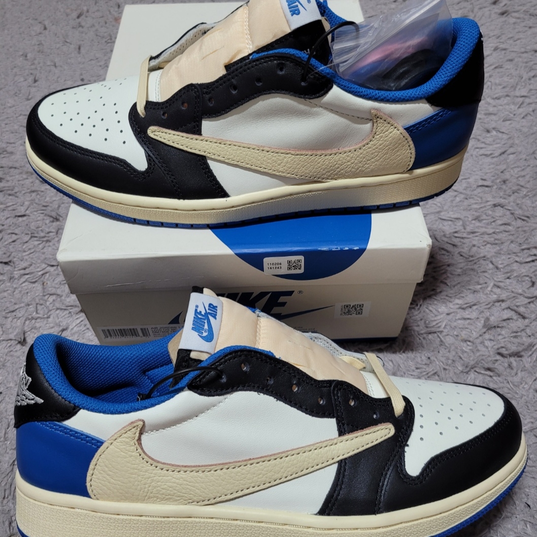 Jordan 1 x Travis Scott x Fragment Retro Low OG SP Military Blue 착용 스타일
