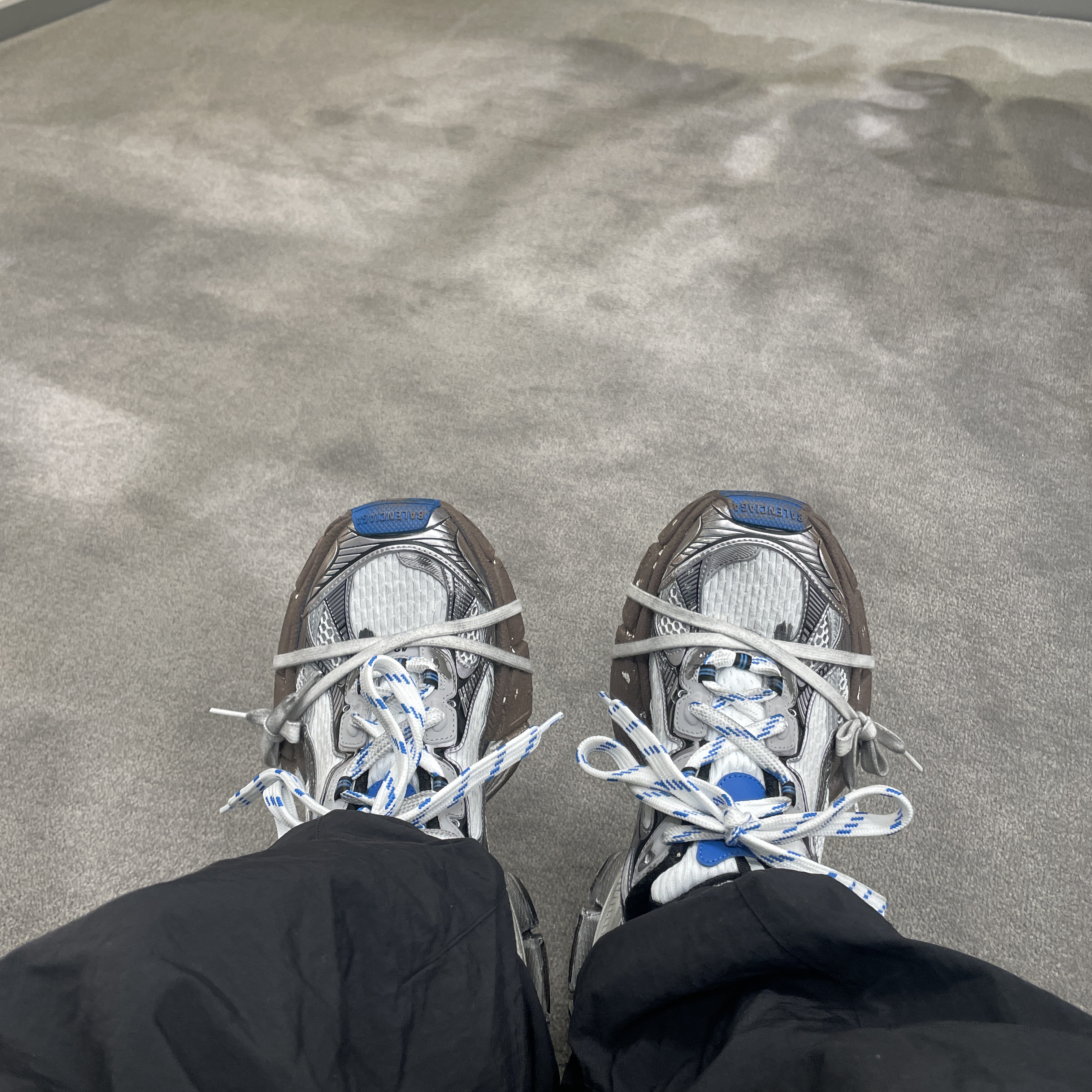 Balenciaga 3XL Sneakers Worn Out Grey White Blue 착용 스타일 - 2