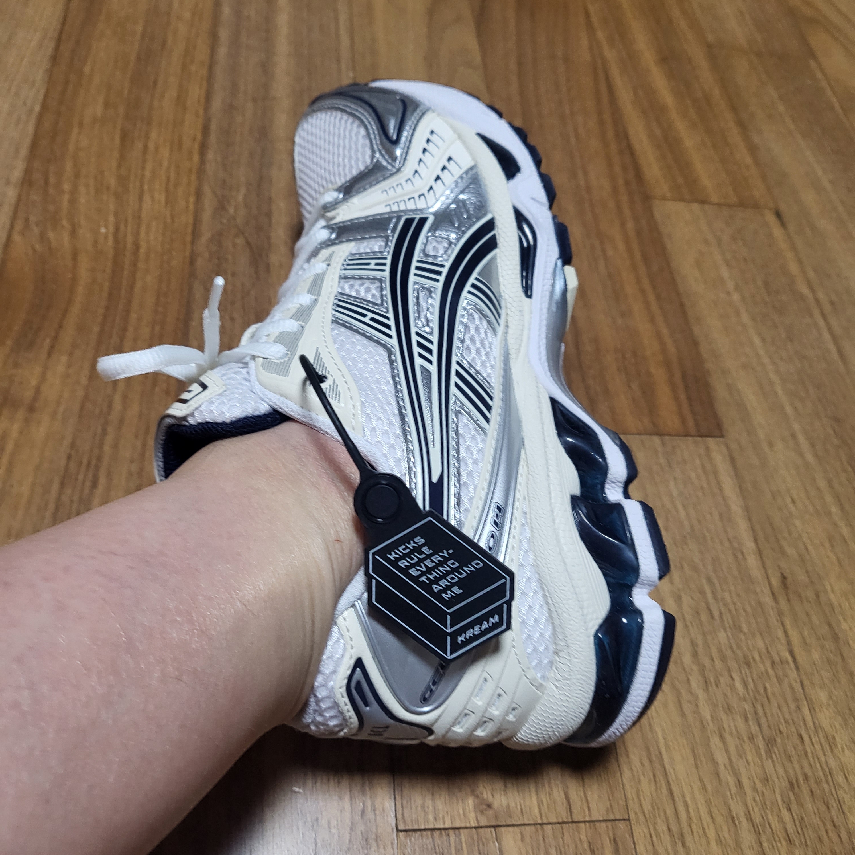 (W) Asics Gel-Kayano 14 White Midnight 착용 스타일 - 2
