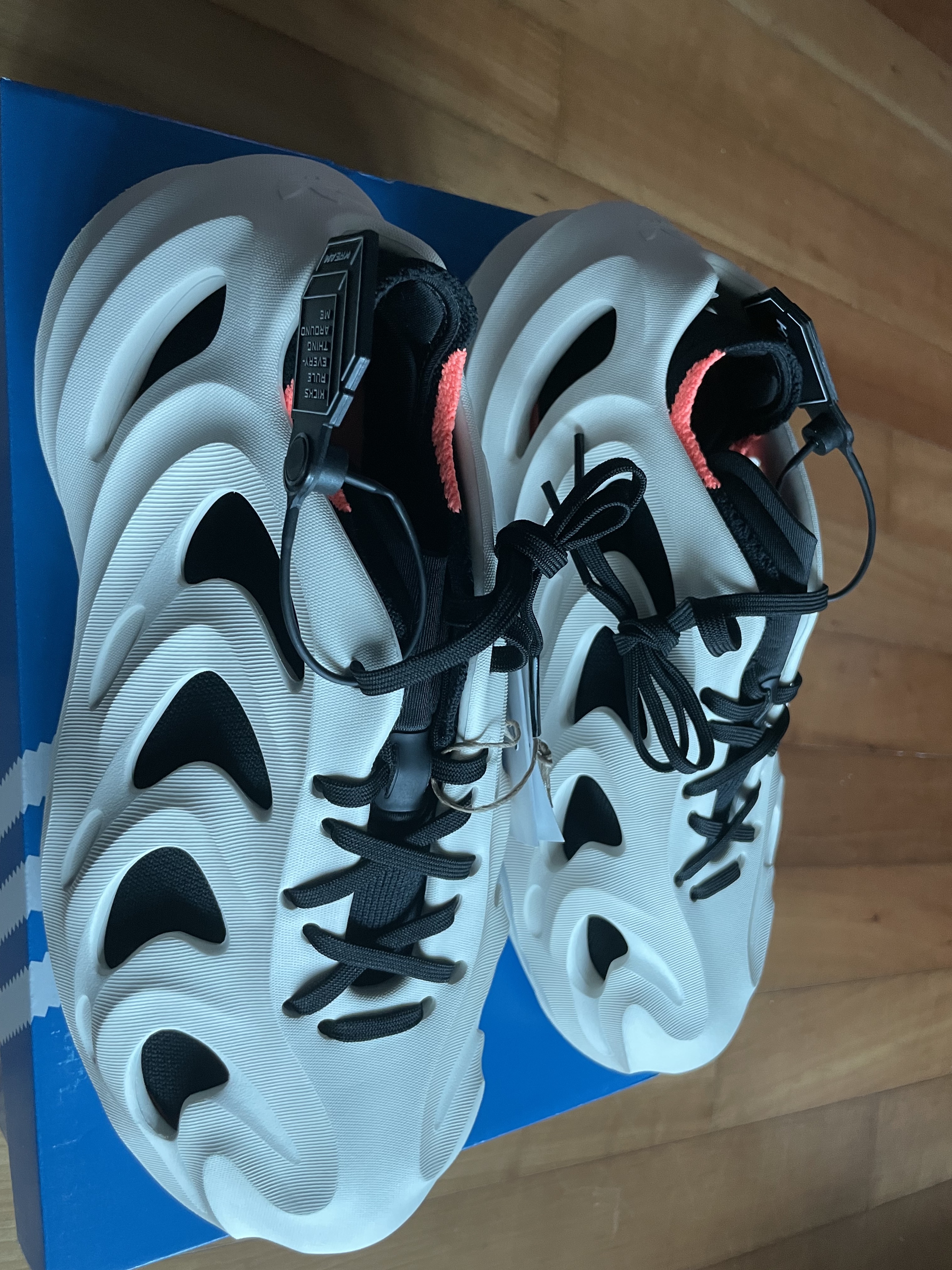 Adidas Adifom Q Wonder White Core Black 착용 스타일