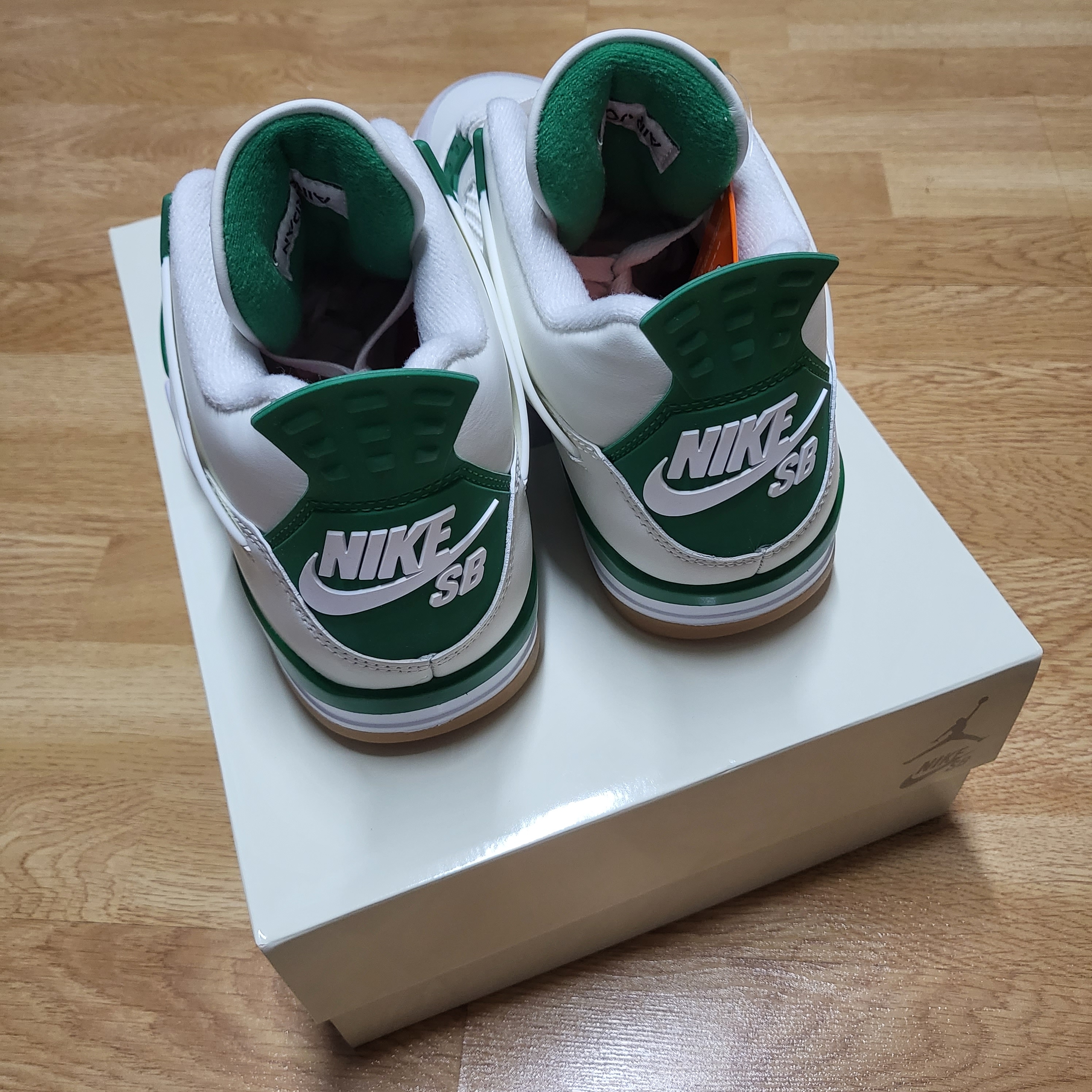 Jordan 4 x Nike SB Retro SP Pine Green 착용 스타일 - 4