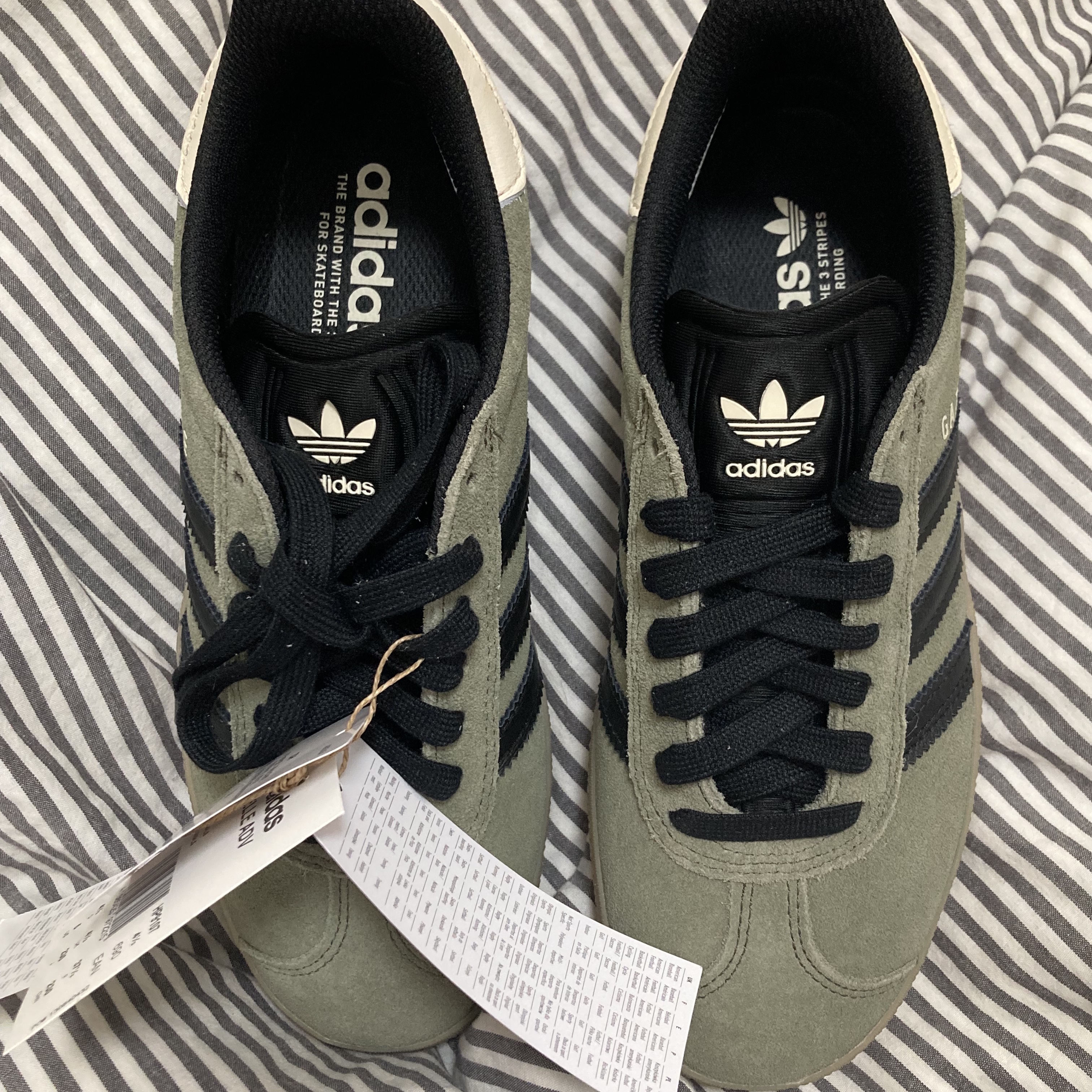 Adidas Gazelle ADV Olive Strata Core Black 착용 스타일 - 1