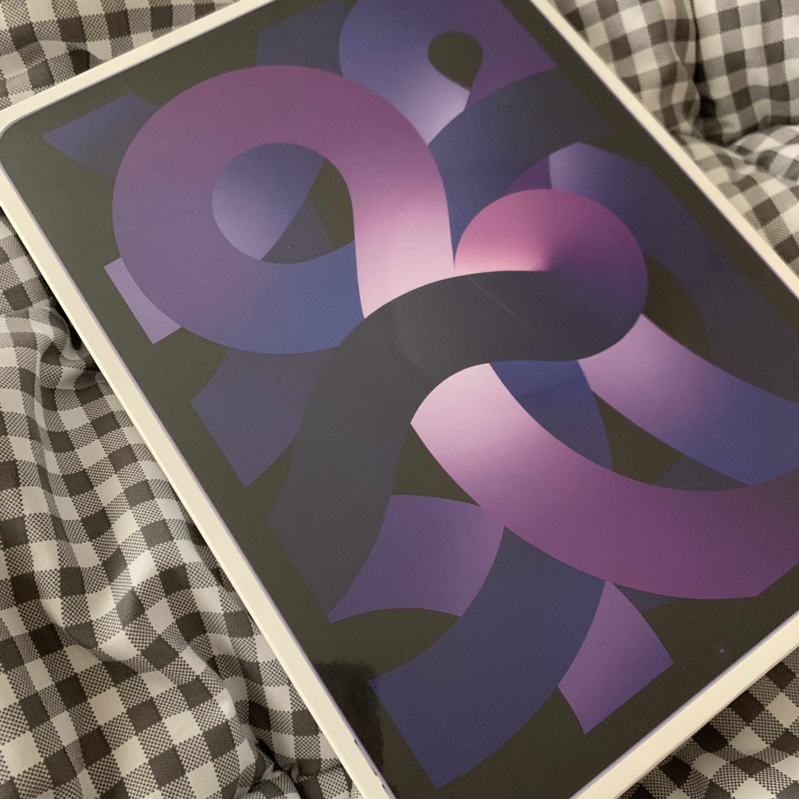 Apple iPad Air 5th Gen Wifi 64GB Purple (Korean Ver.) 착용 스타일 - 1
