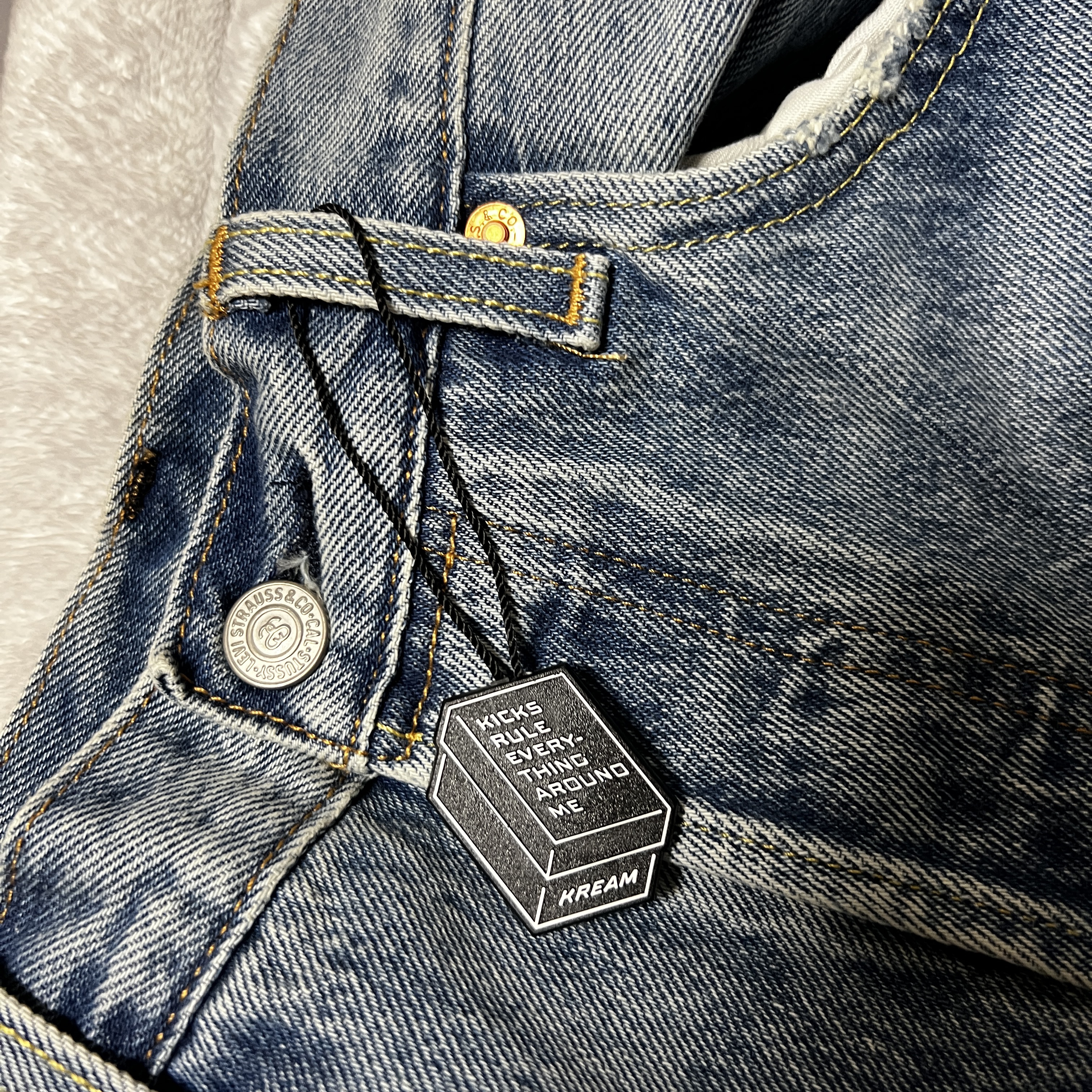 Stussy x Levi's Embossed 501 Jean Indigo 착용 스타일 - 2