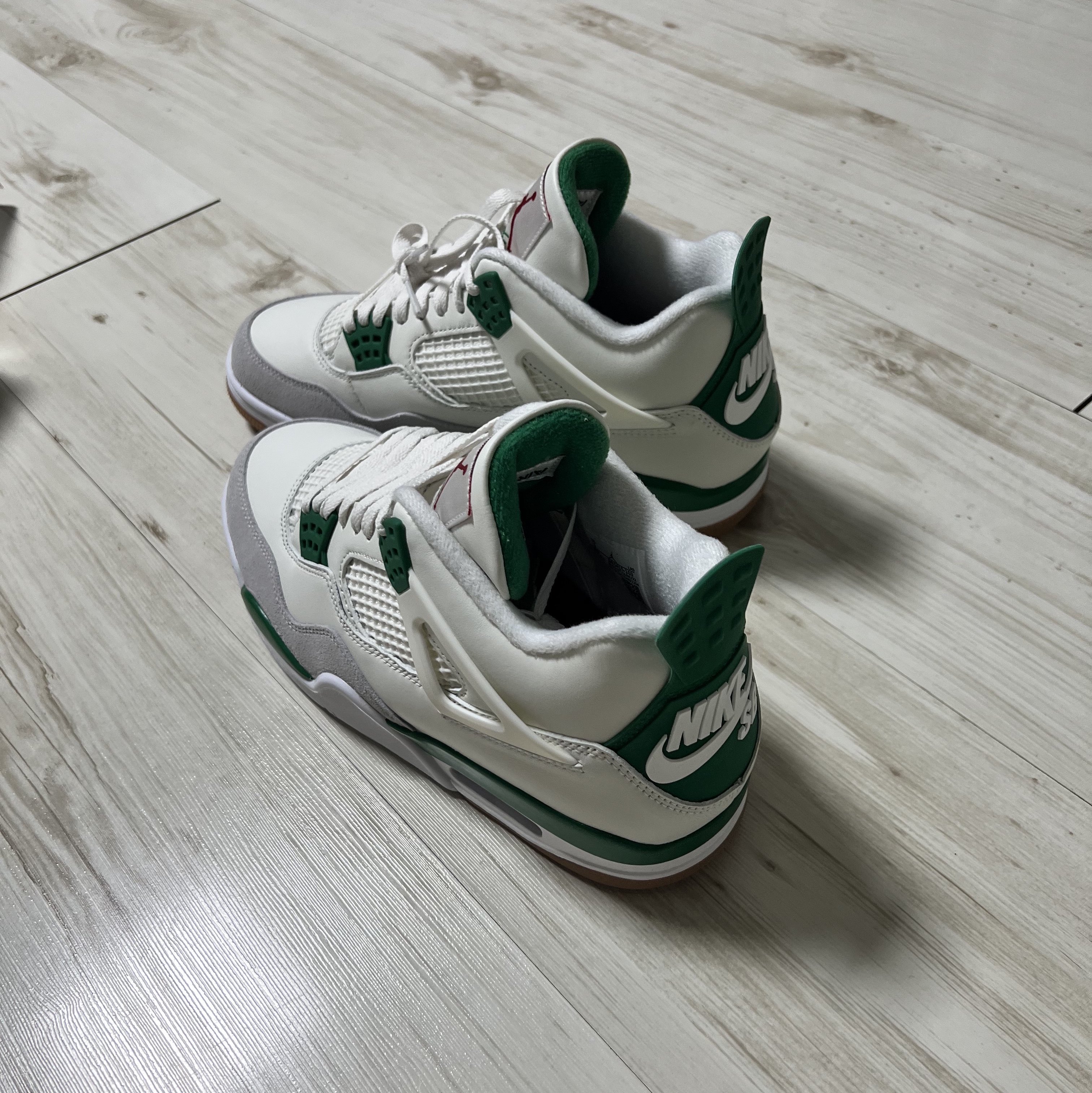 Jordan 4 x Nike SB Retro SP Pine Green 착용 스타일 - 4