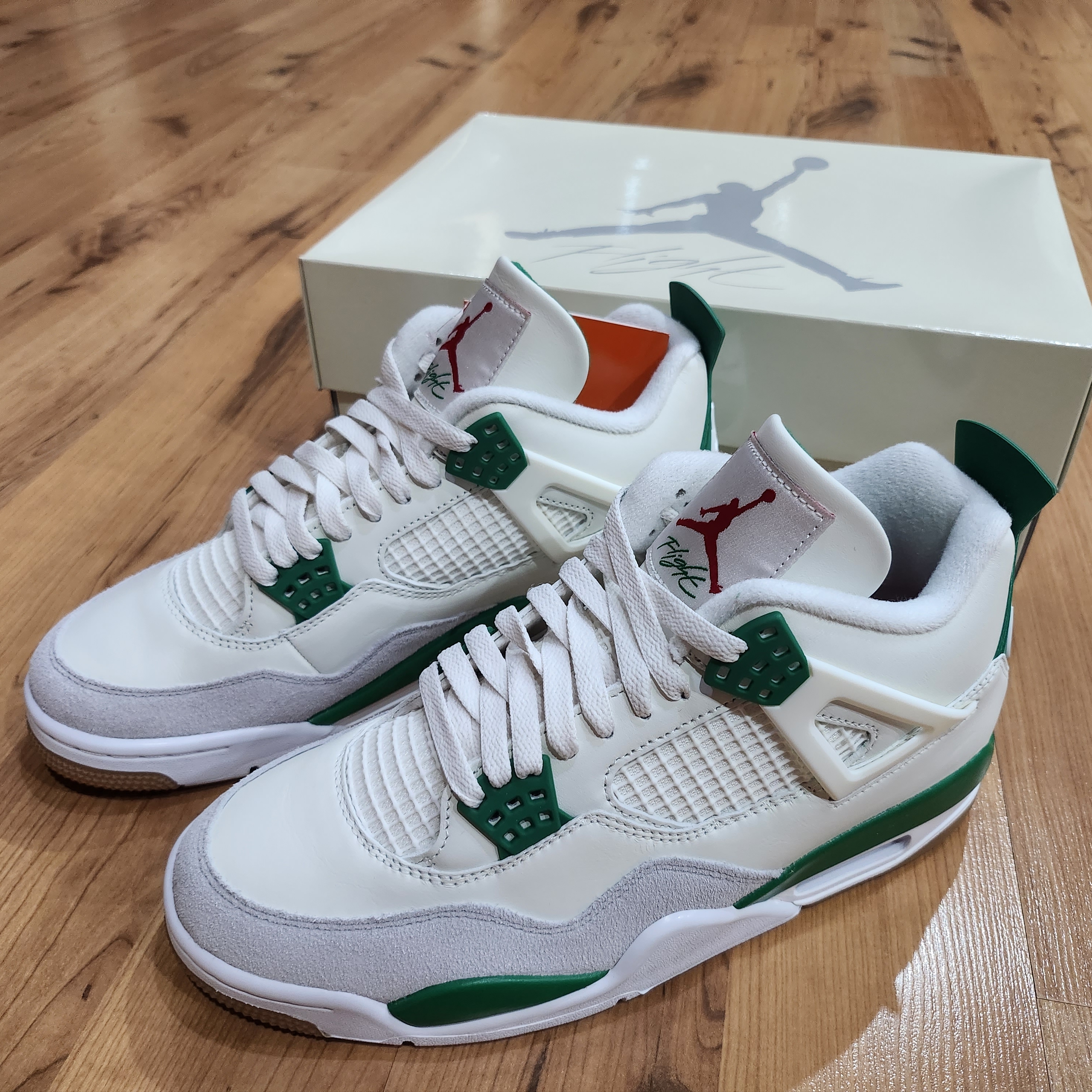 Jordan 4 x Nike SB Retro SP Pine Green 착용 스타일 - 1