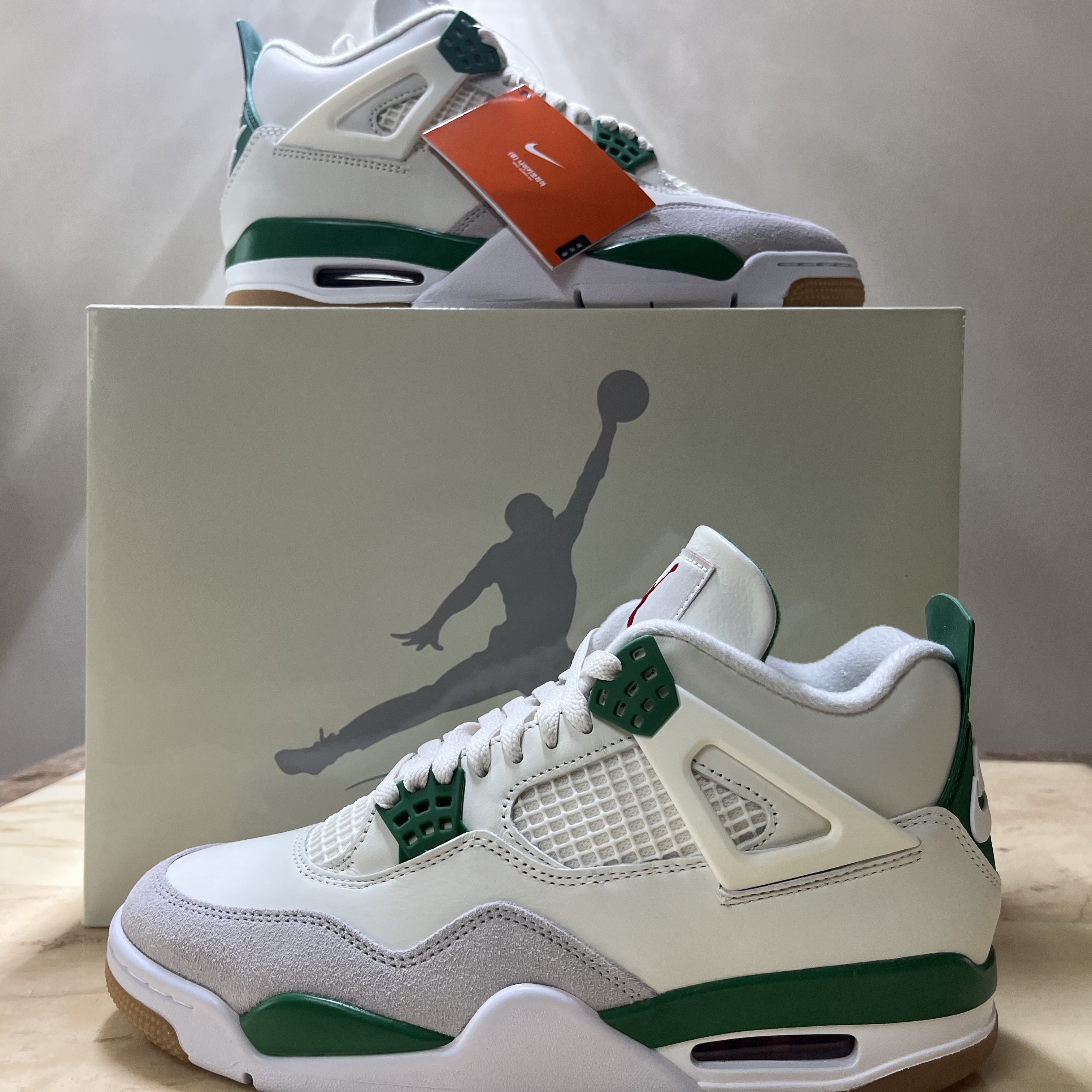 Jordan 4 x Nike SB Retro SP Pine Green 착용 스타일 - 3
