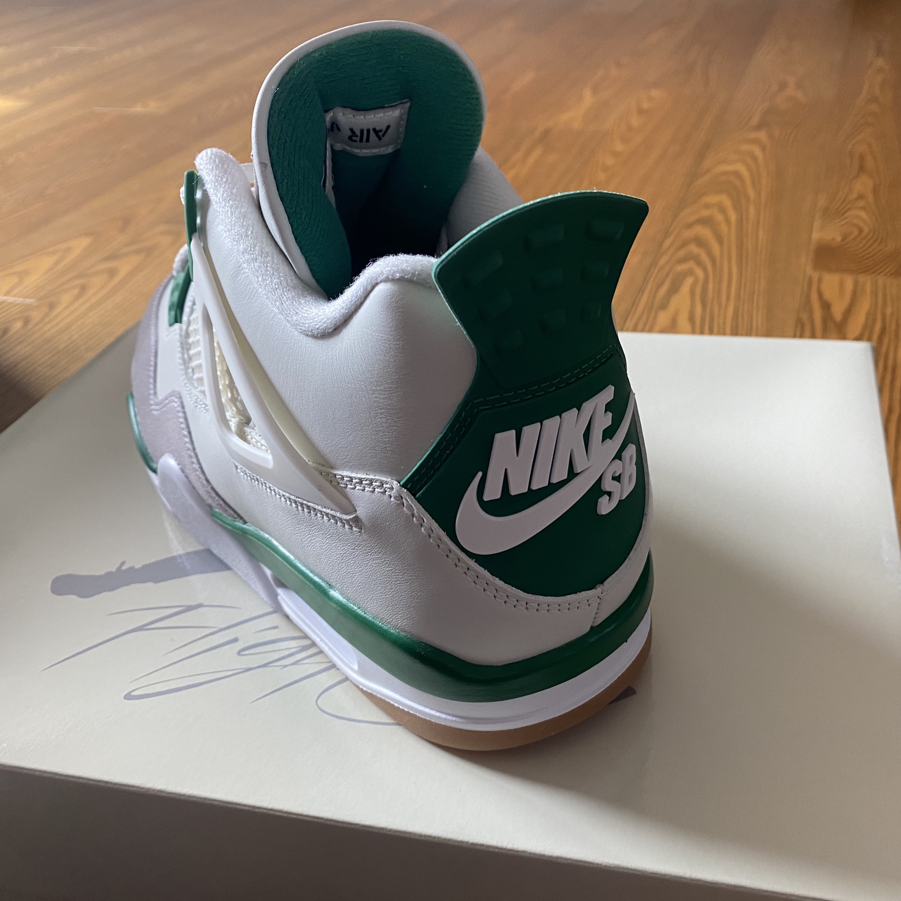 Jordan 4 x Nike SB Retro SP Pine Green 착용 스타일 - 5