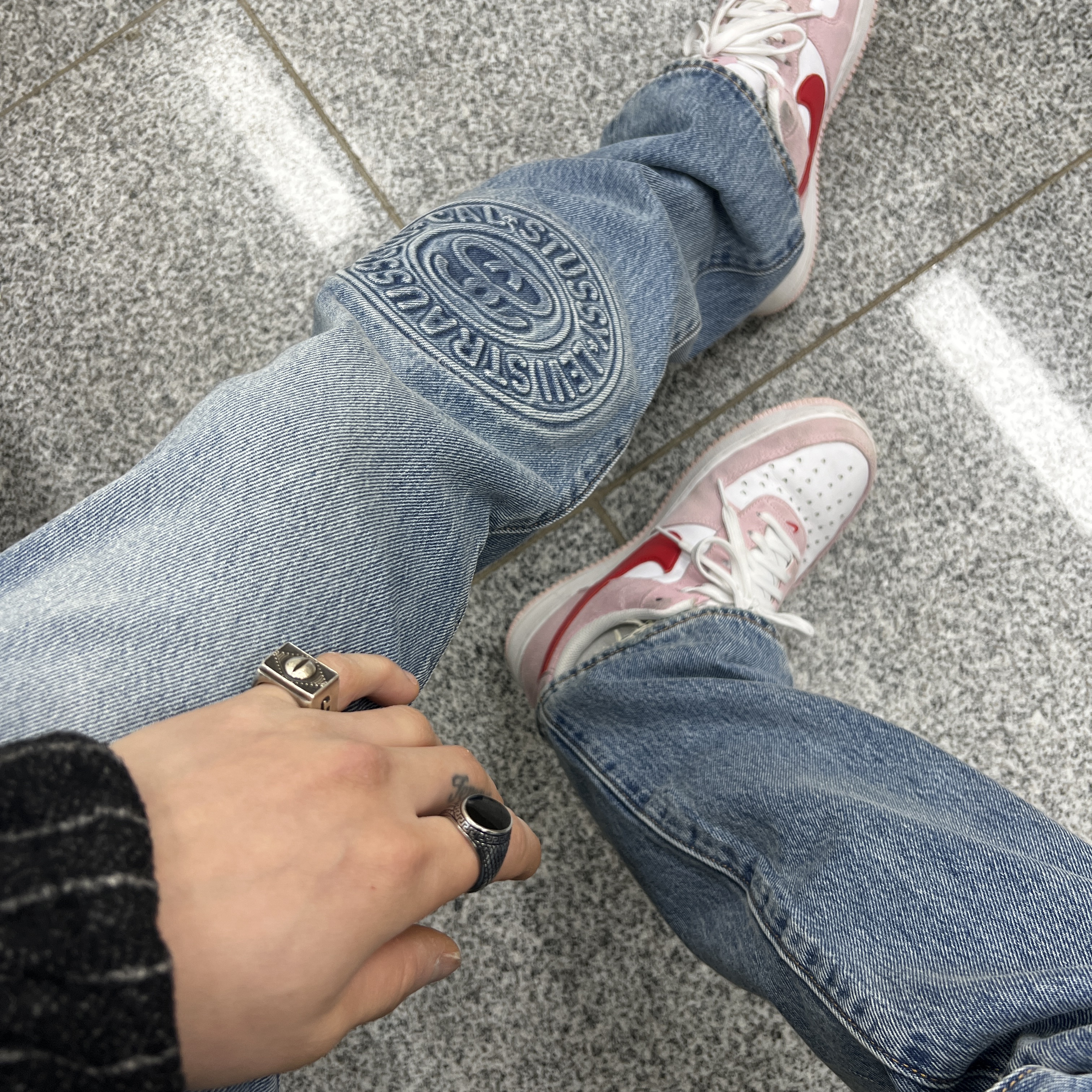 Stussy x Levi's Embossed 501 Jean Indigo 착용 스타일 - 1