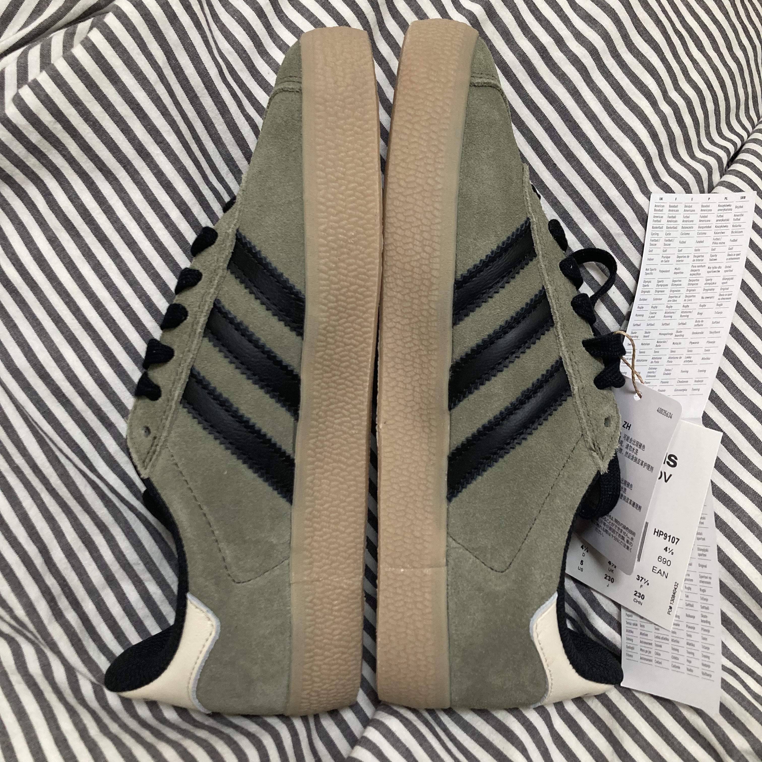 Adidas Gazelle ADV Olive Strata Core Black 착용 스타일 - 3