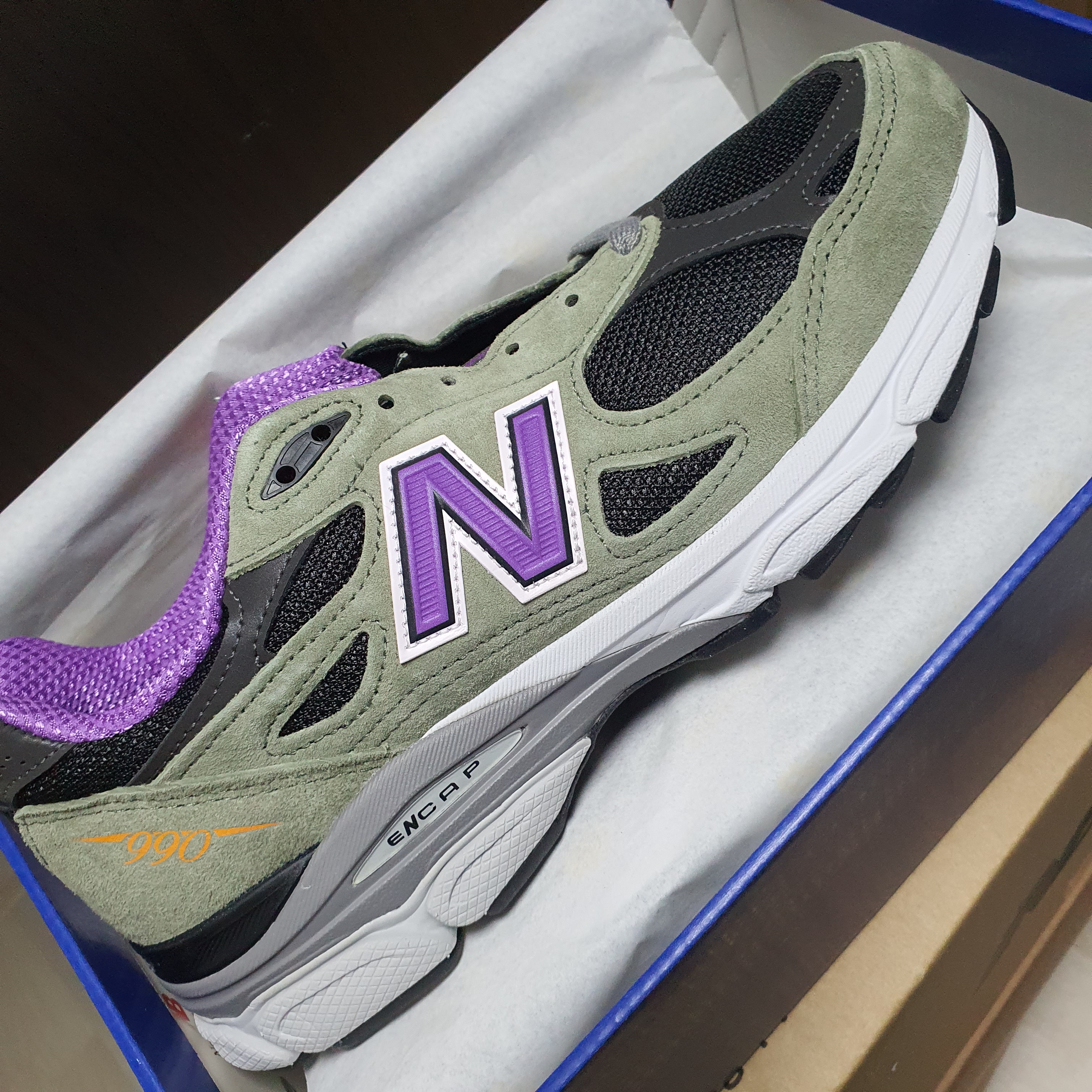 New Balance 990v3 Made in USA Olive Leaf Black 착용 스타일