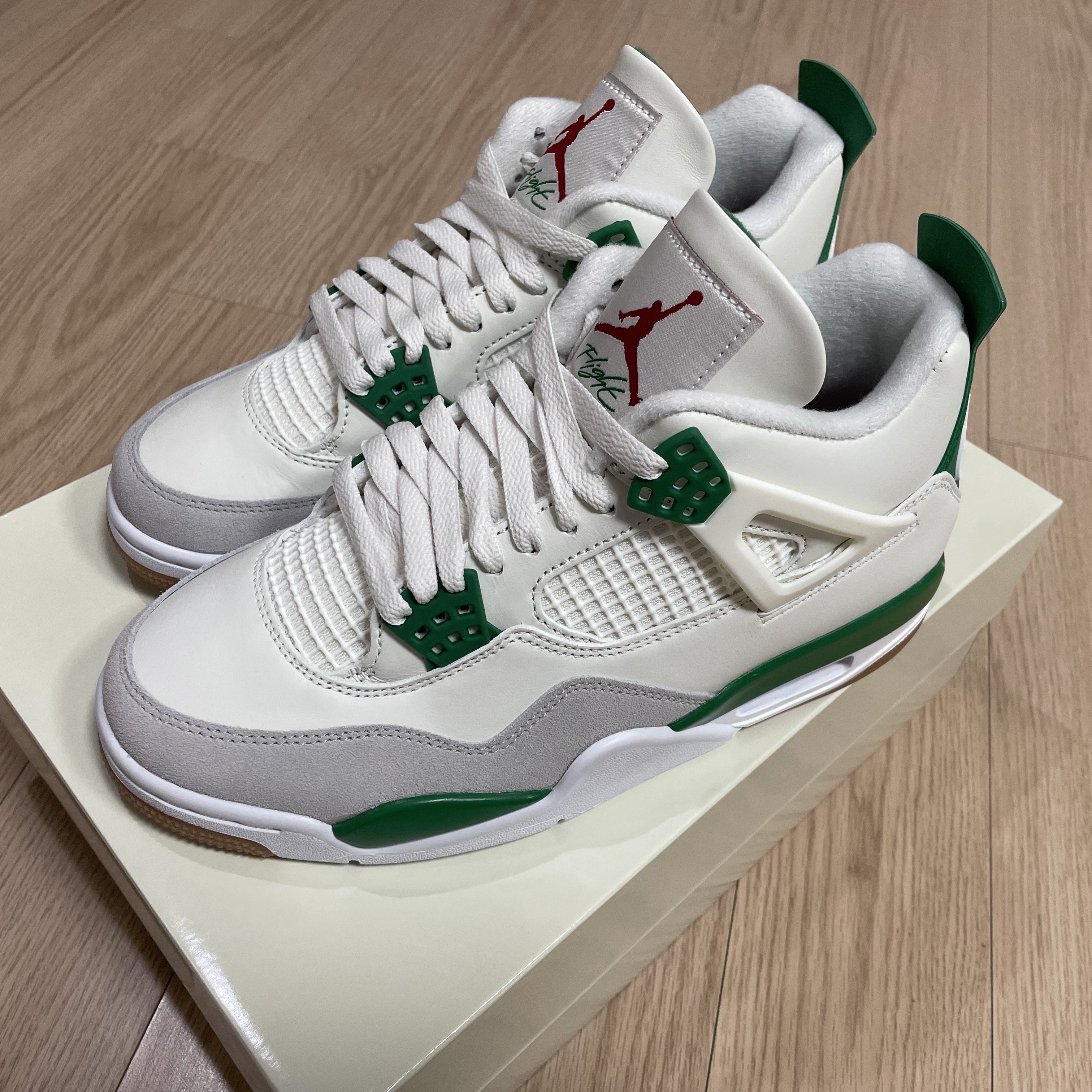 Jordan 4 x Nike SB Retro SP Pine Green 착용 스타일 - 1