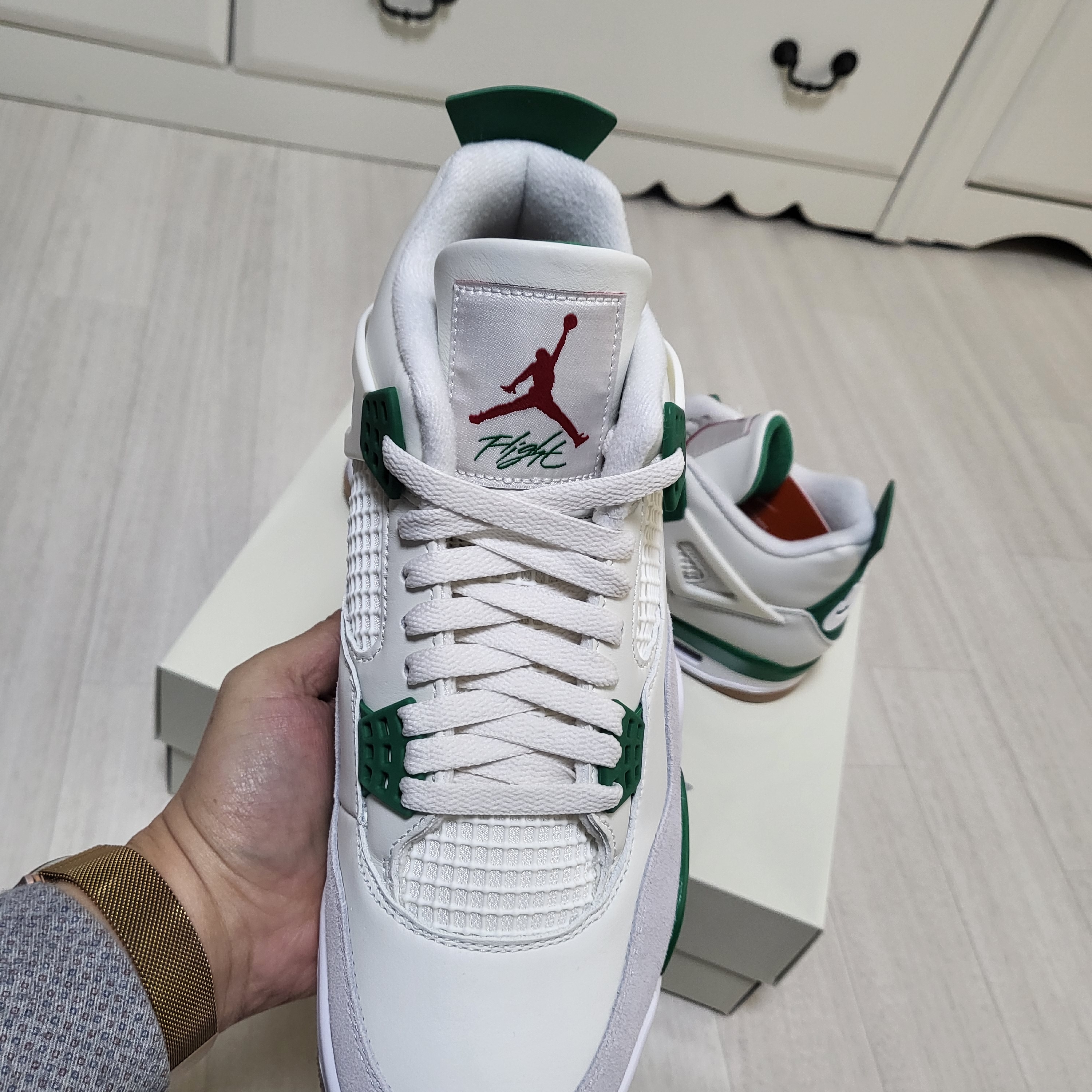 Jordan 4 x Nike SB Retro SP Pine Green 착용 스타일 - 5