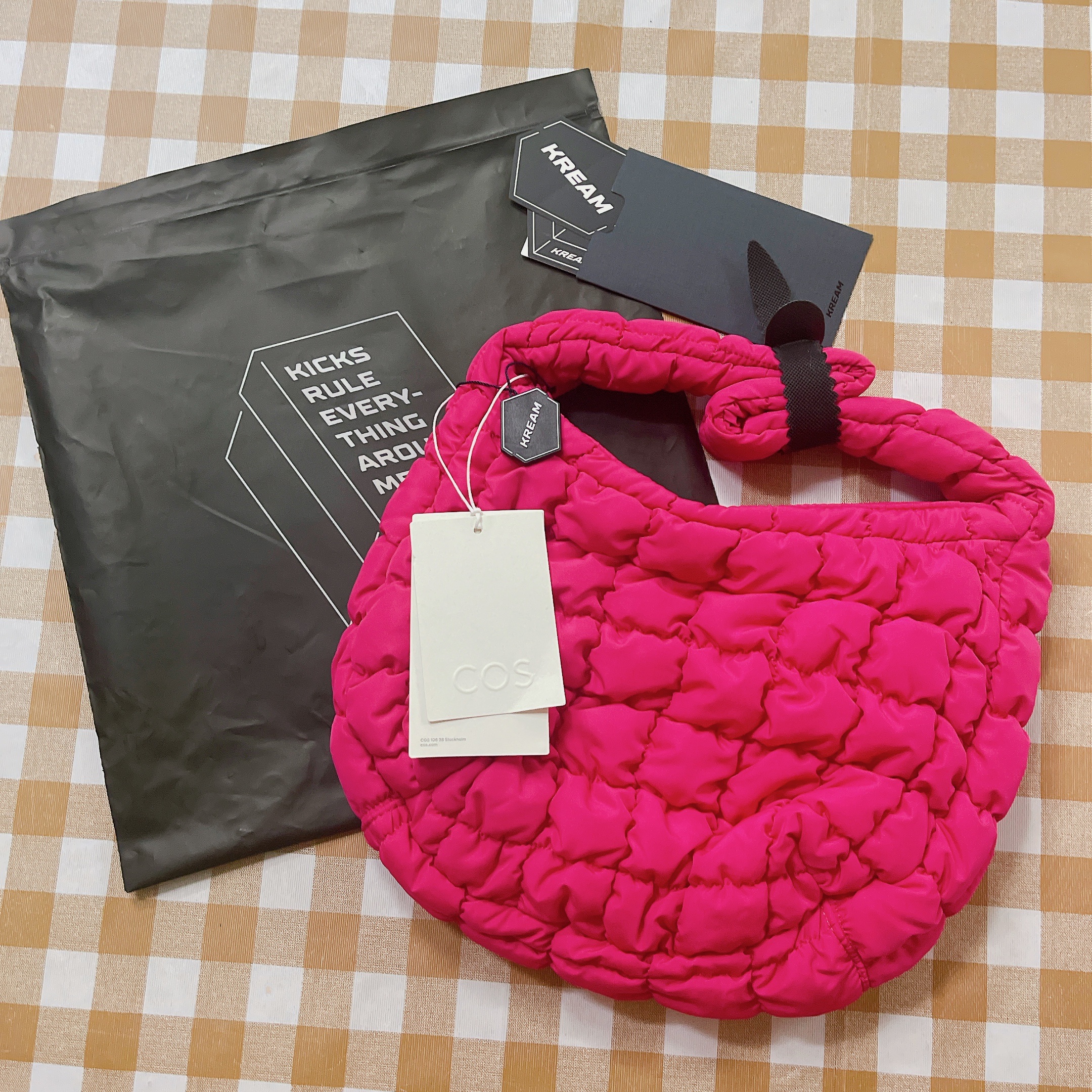 COS Quilted Mini Bag Pink 착용 스타일