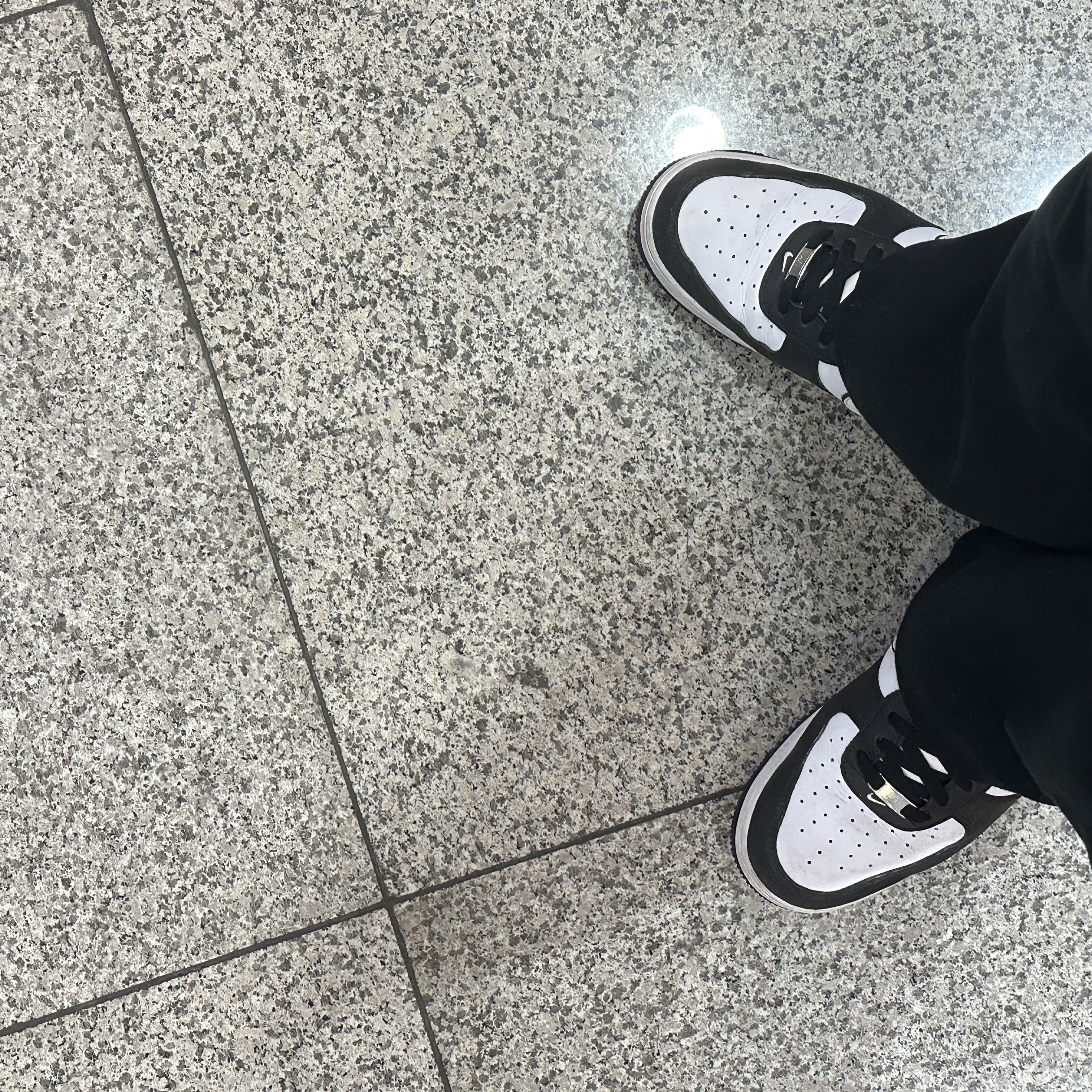 Nike Air Force 1 '07 Black White 착용 스타일