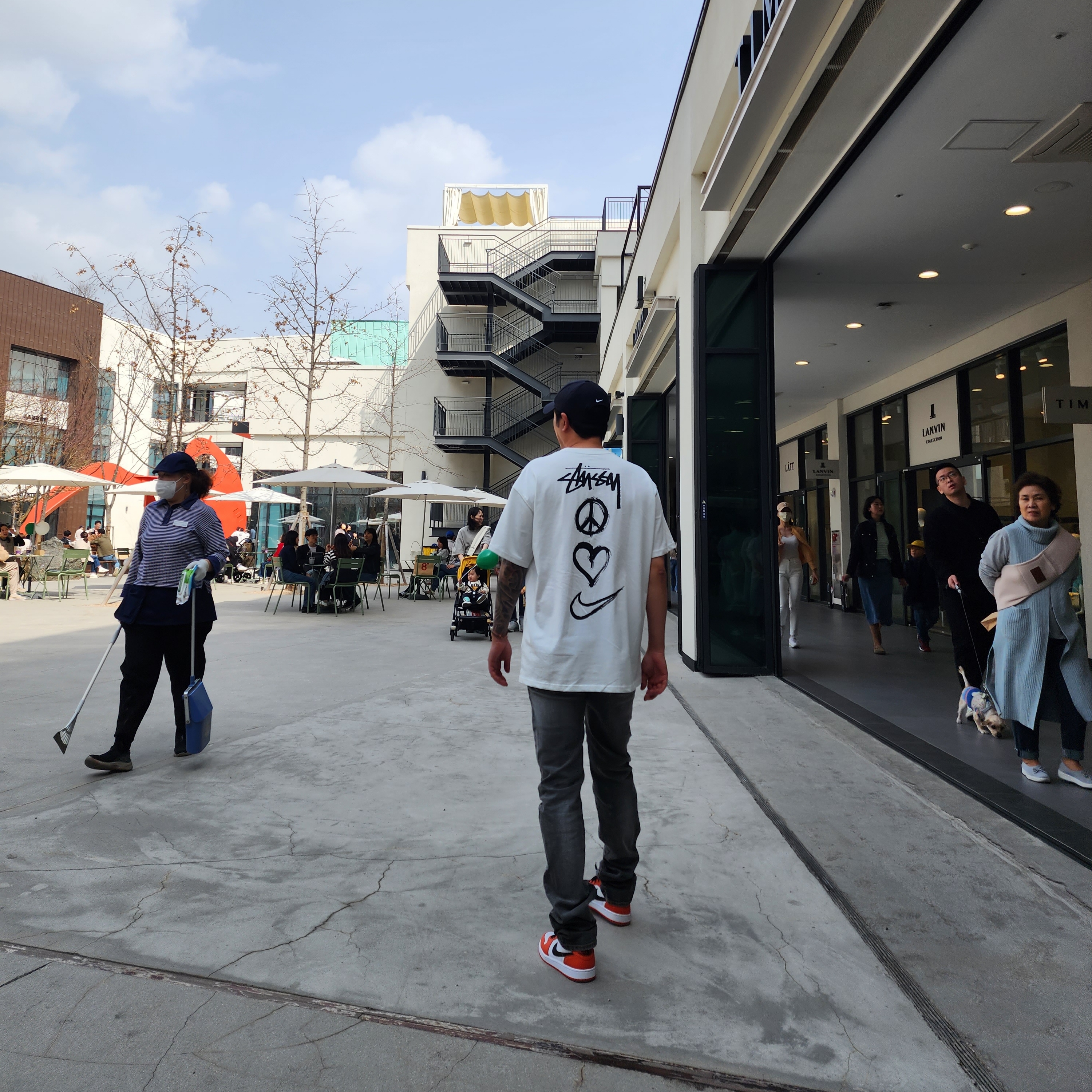 Nike x Stussy NRG RA T-Shirt Summit White (DM4942-121), (W) Jordan 1 Low OG Starfish 착용 스타일 - 1
