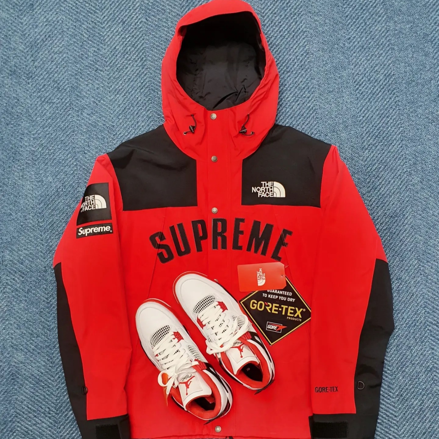 Supreme x The North Face Arc Logo Mountain Parka Red - 19SS, Jordan 4 Retro OG Fire Red 2020 착용 스타일 - 1