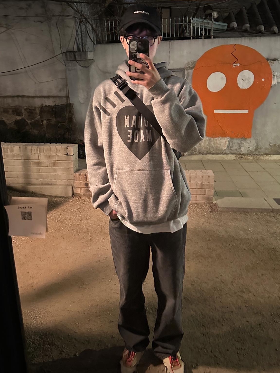 Human Made Sweat Hoodie #1 Gray, Nike x Travis Scott Air Max 1 Cact.us Brown 착용 스타일