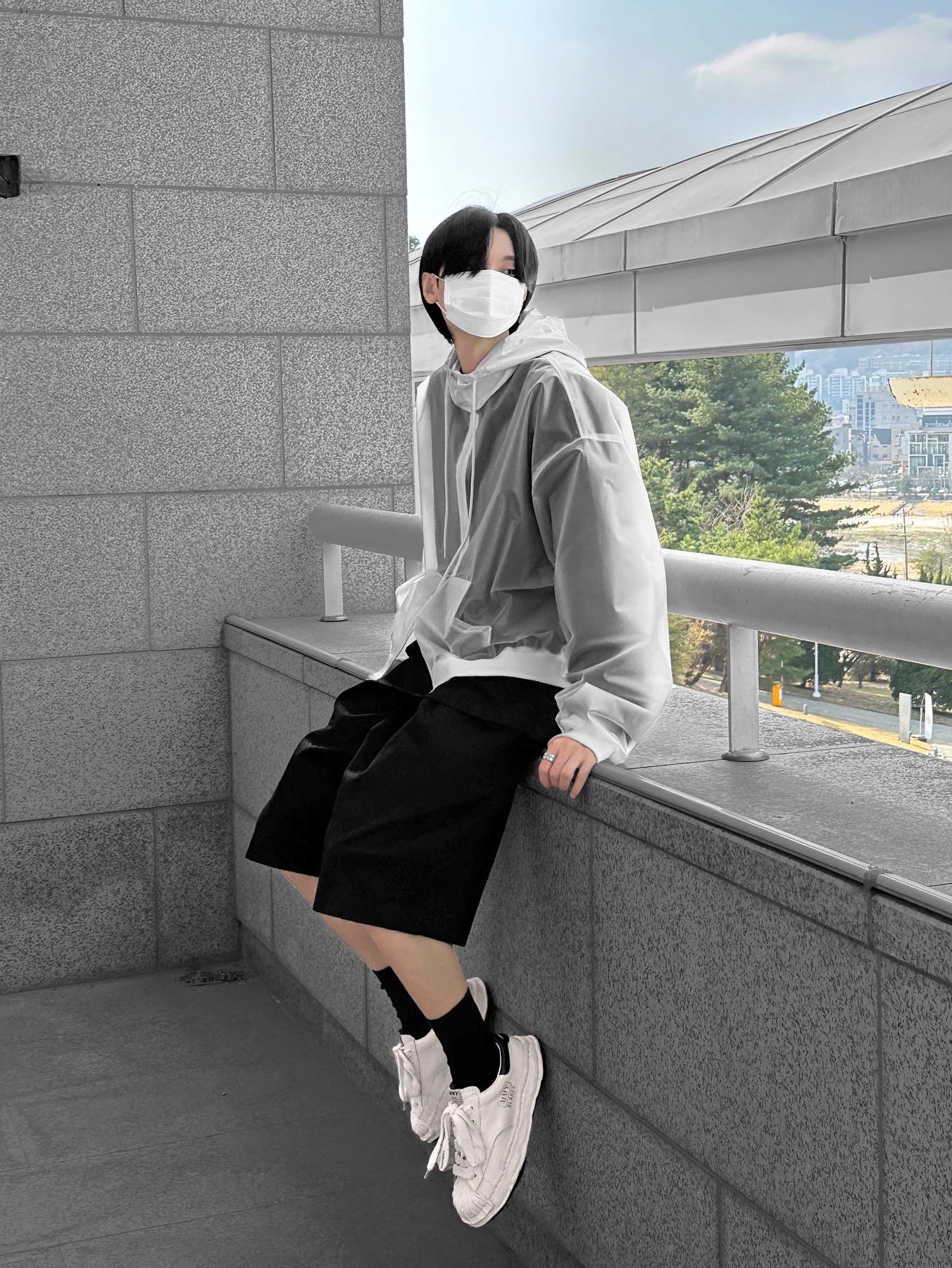 Maison Mihara Yasuhiro Blakey OG Sole Leather Low-top Sneakers White 착용 스타일 - 2
