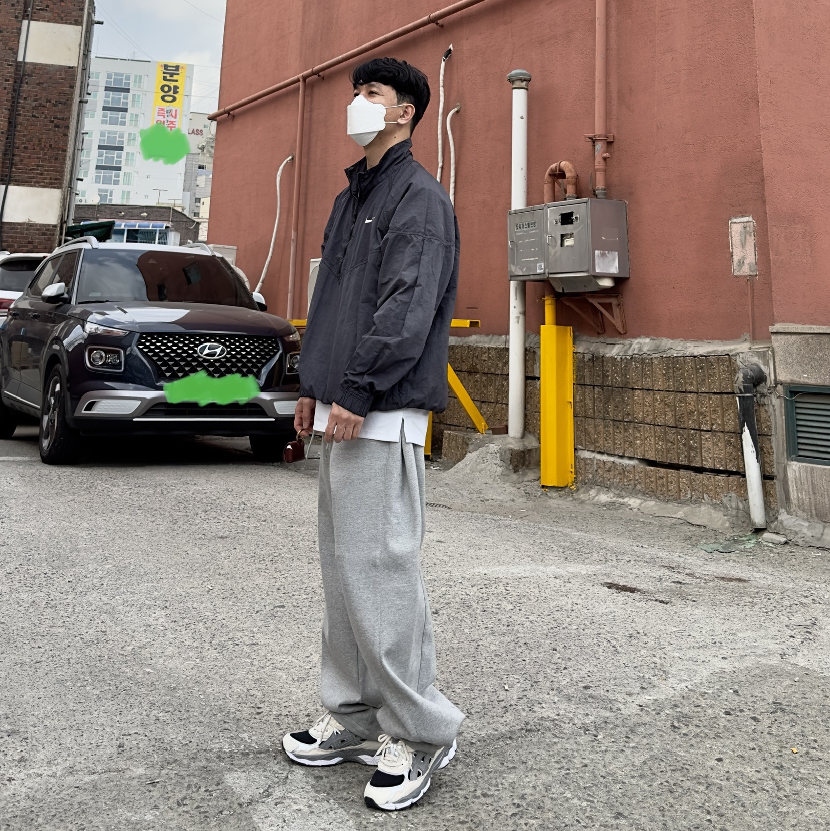 Nike x Stussy Windrunner Jacket Off Noir, Asics Gel-NYC Black Clay Grey 착용 스타일 - 2