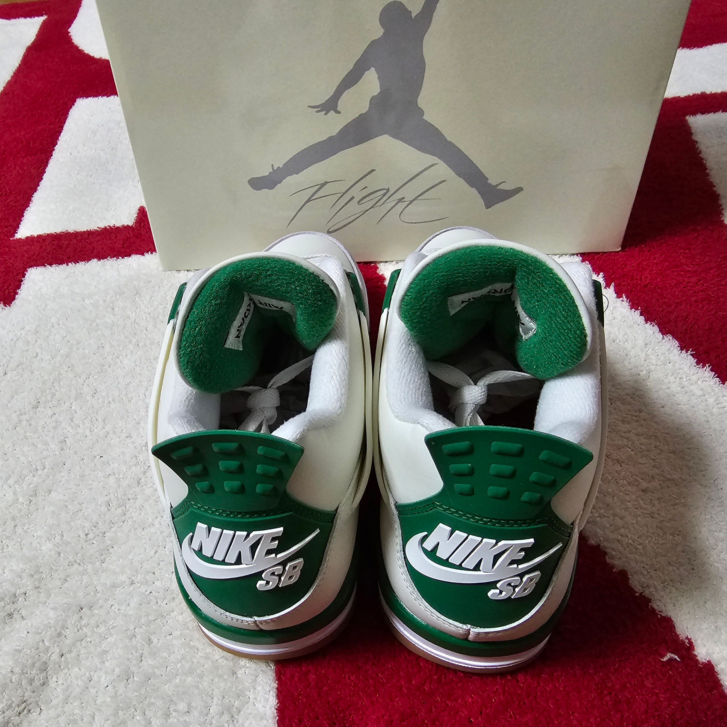 Jordan 4 x Nike SB Retro SP Pine Green 착용 스타일 - 3