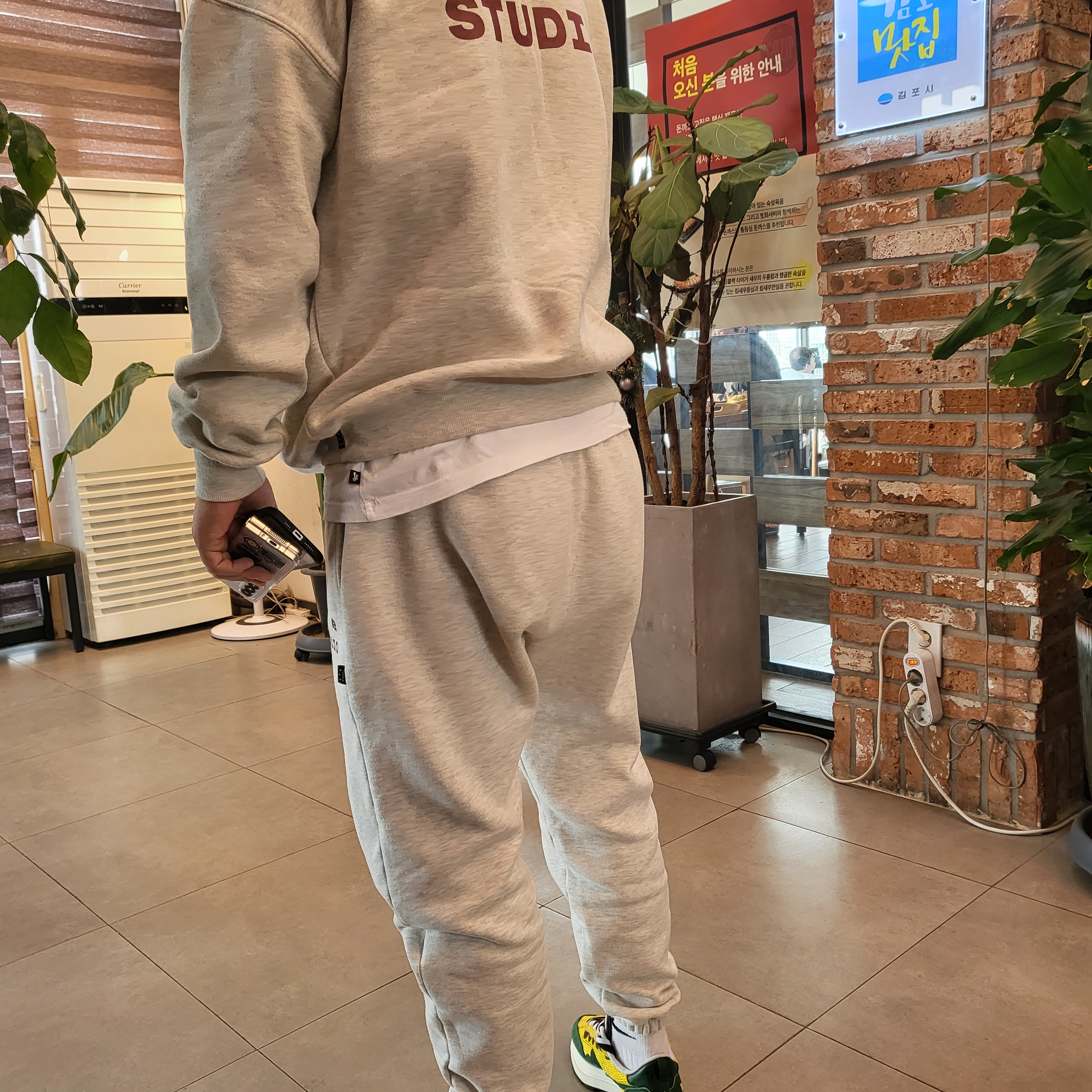 Nike x Sacai VaporWaffle Tour Yellow & Gorge Green Sail 착용 스타일 - 2