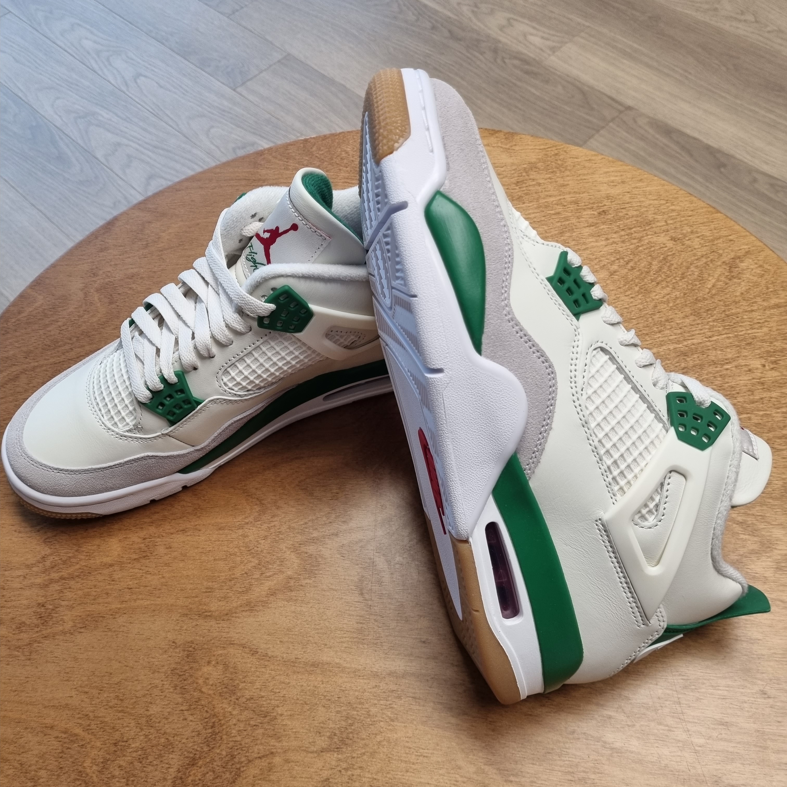 Jordan 4 x Nike SB Retro SP Pine Green 착용 스타일 - 2